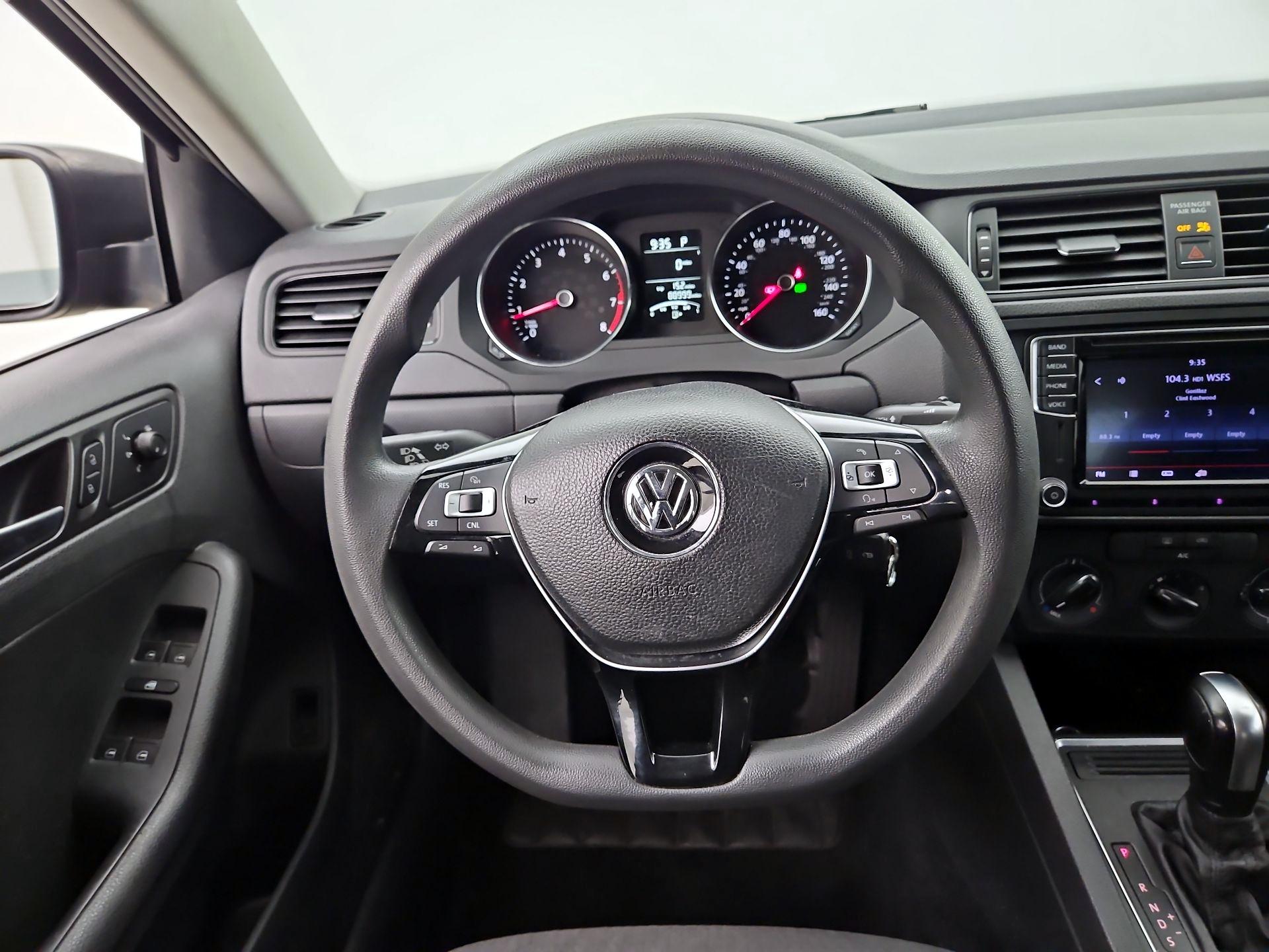 Thumbnail: 2016 Volkswagen Jetta - 10