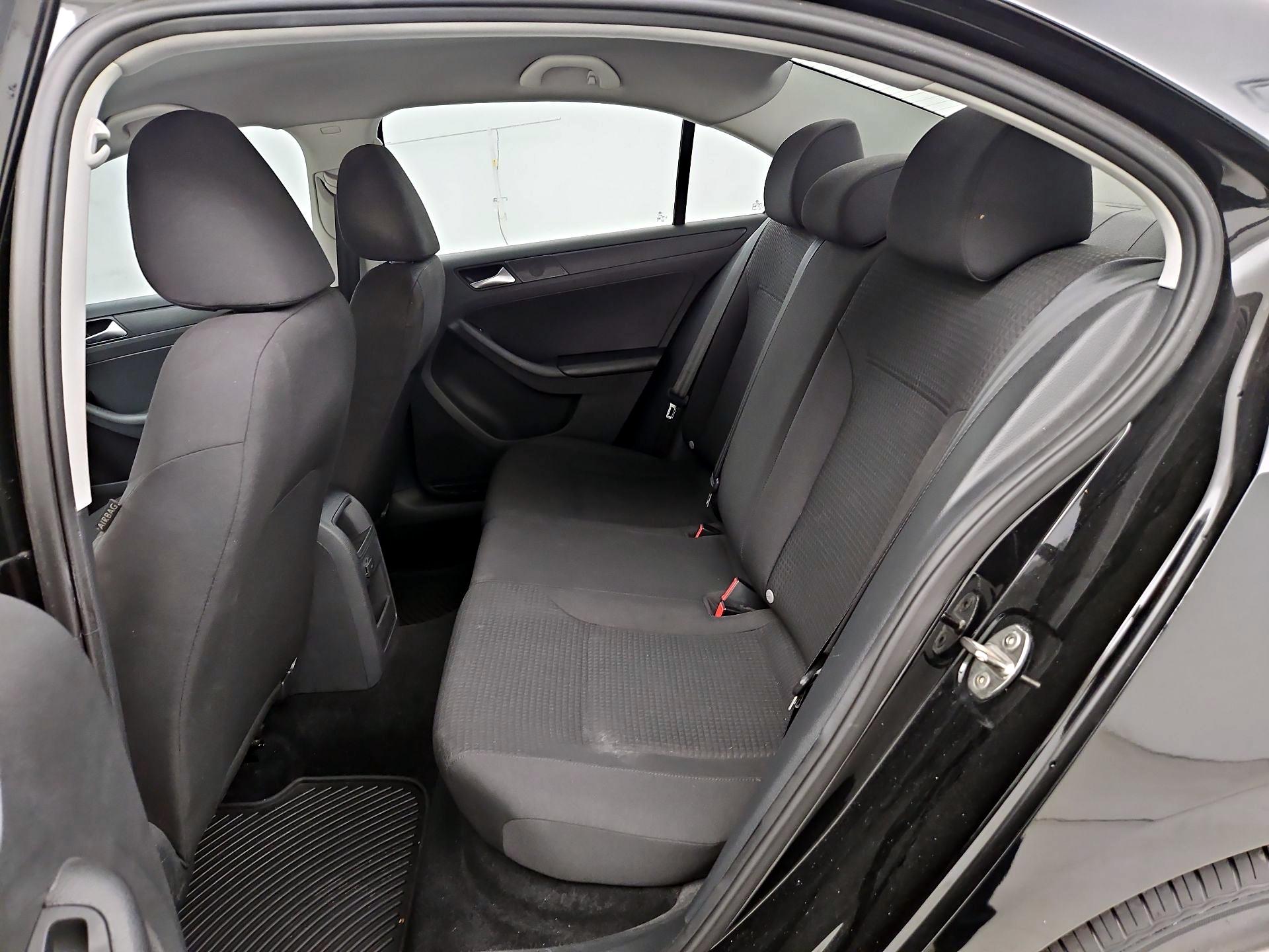 Thumbnail: 2016 Volkswagen Jetta - 19