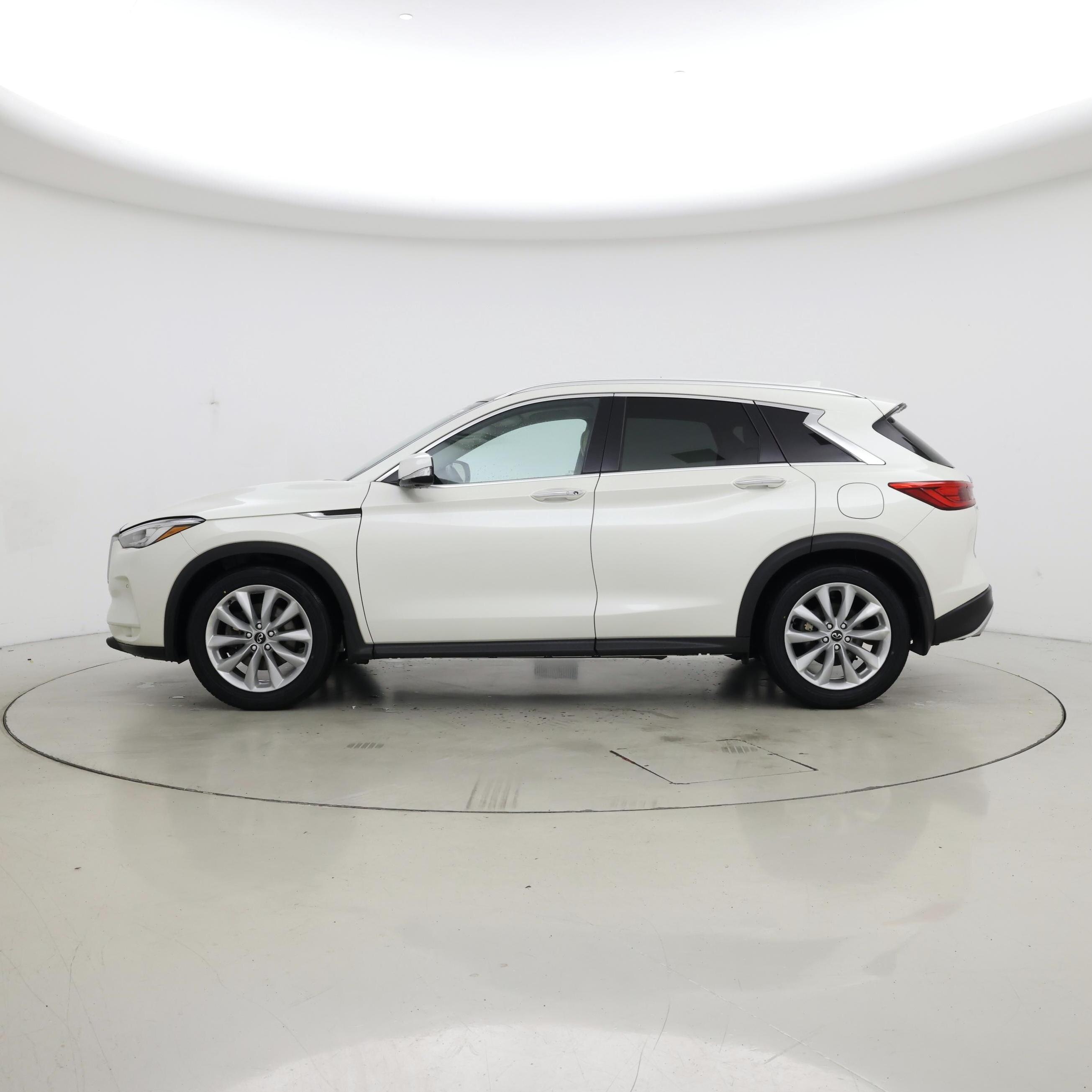 Thumbnail: 2019 INFINITI QX50 - 3