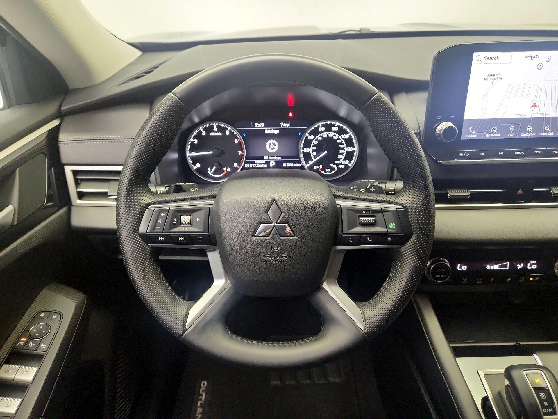 Thumbnail: 2024 Mitsubishi Outlander - 10