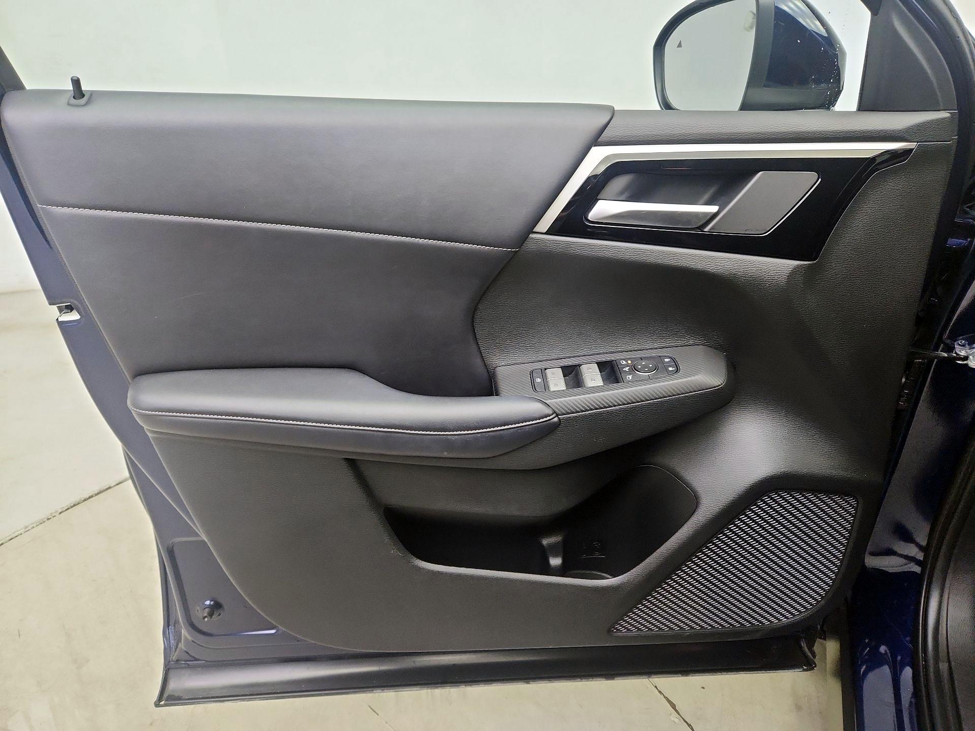 Thumbnail: 2024 Mitsubishi Outlander - 12