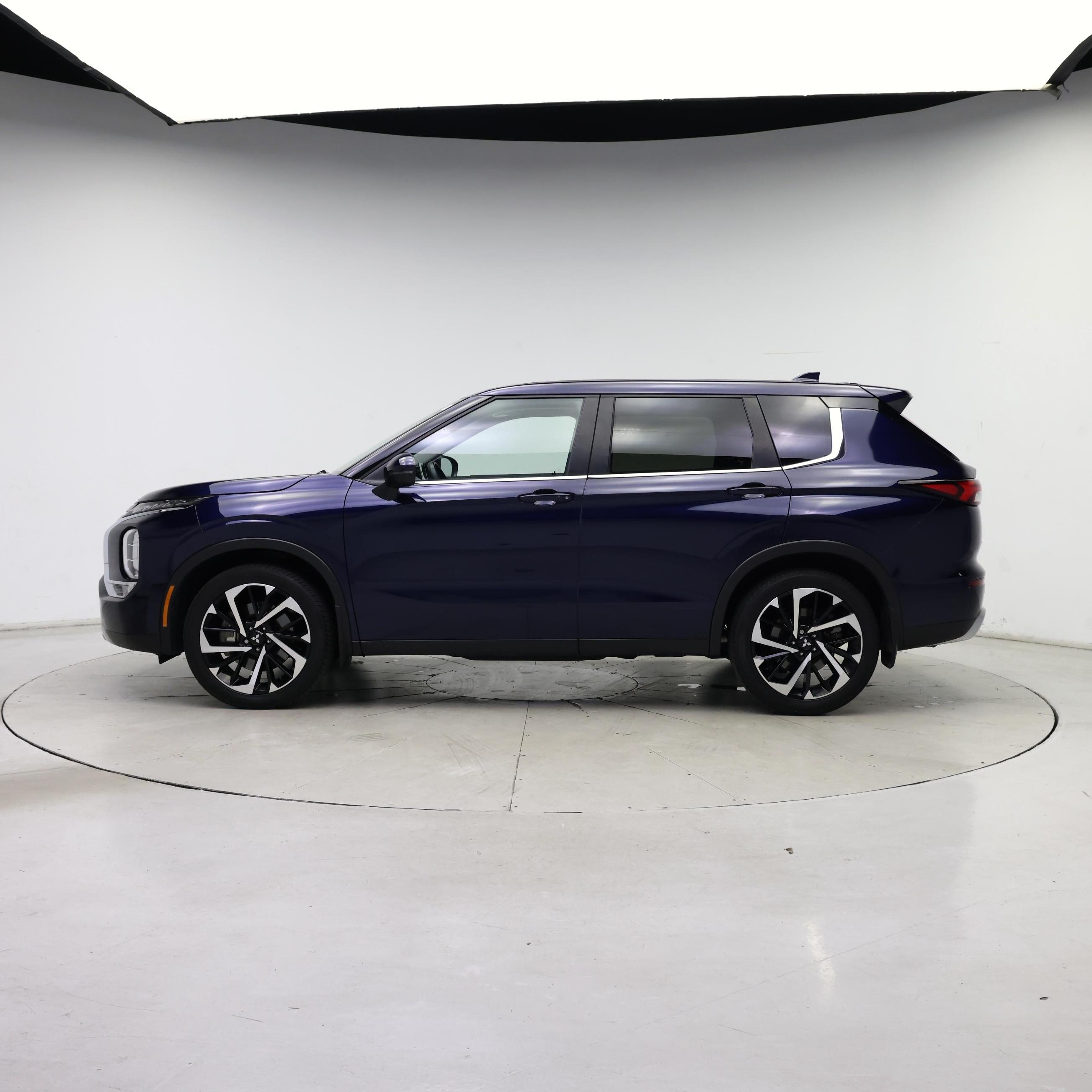 Thumbnail: 2024 Mitsubishi Outlander - 3