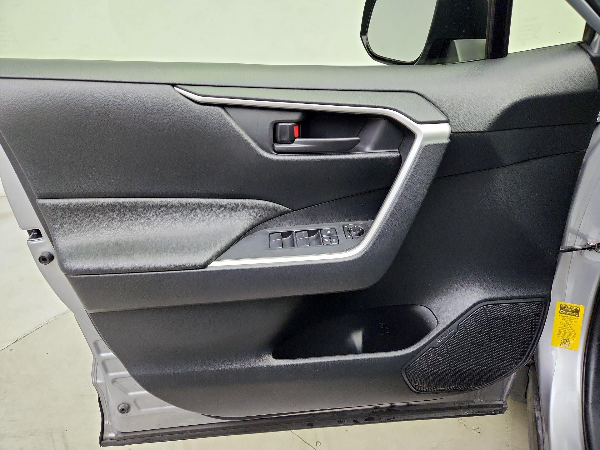 Thumbnail: 2019 Toyota RAV4 - 12
