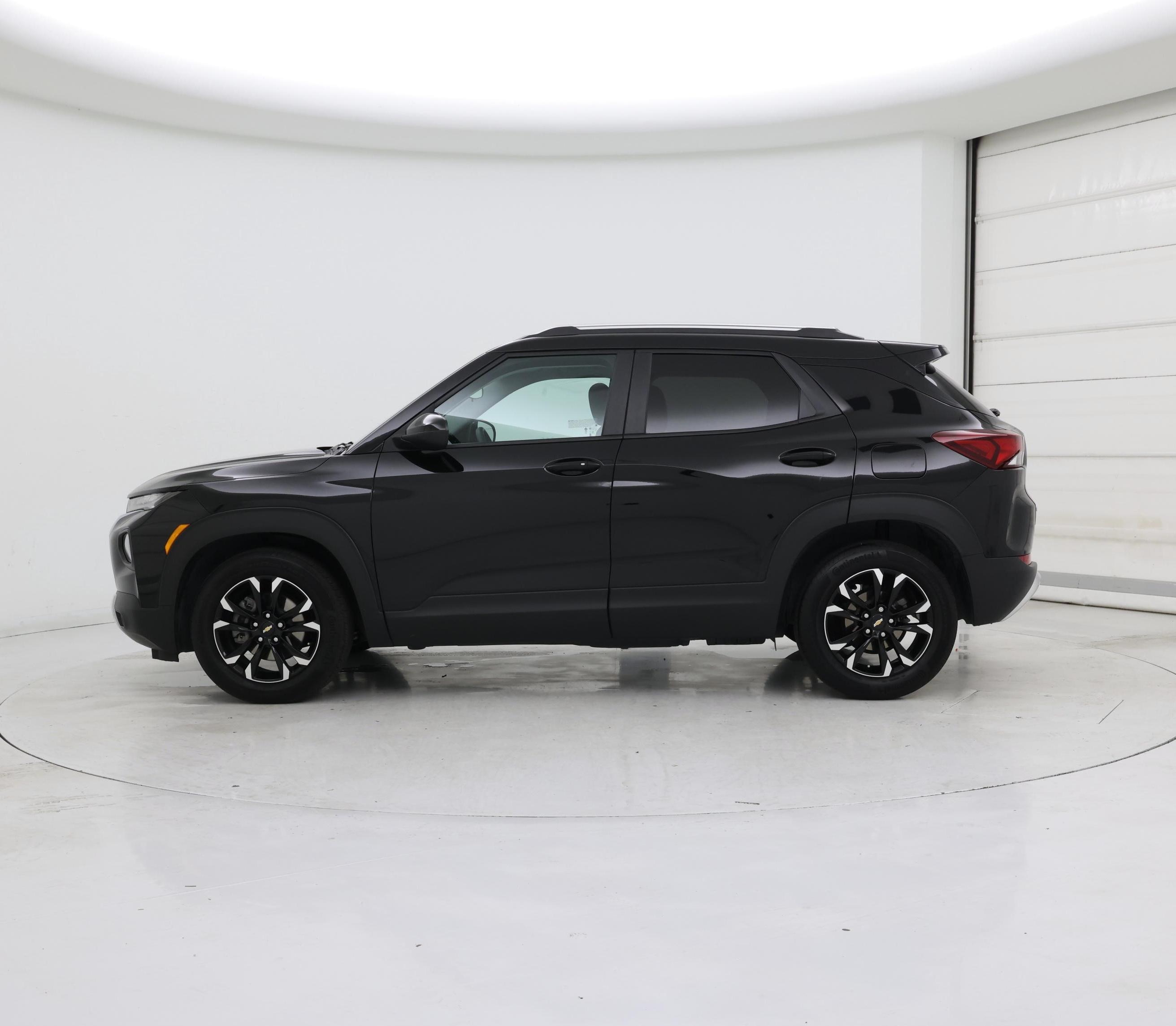 Thumbnail: 2023 Chevrolet TrailBlazer - 3