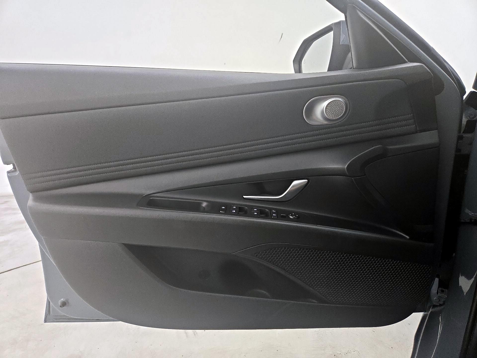 Thumbnail: 2022 Hyundai Elantra - 12