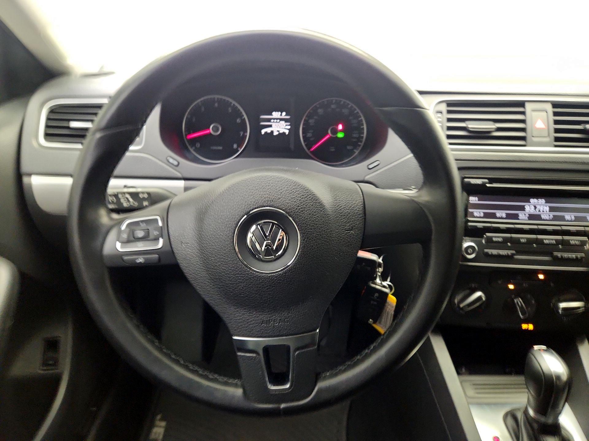 Thumbnail: 2014 Volkswagen Jetta - 10