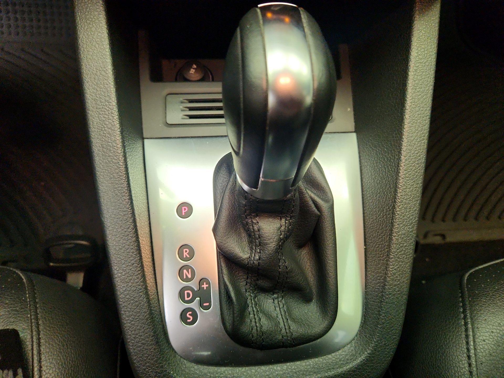 Thumbnail: 2014 Volkswagen Jetta - 16
