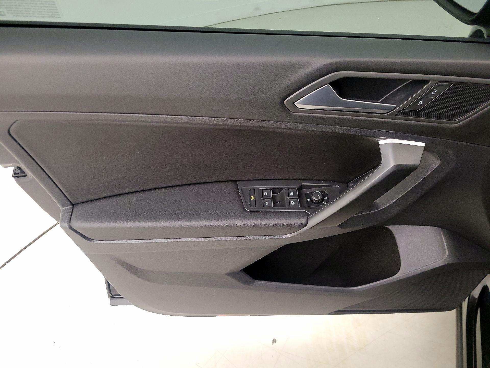 Thumbnail: 2021 Volkswagen Tiguan - 12