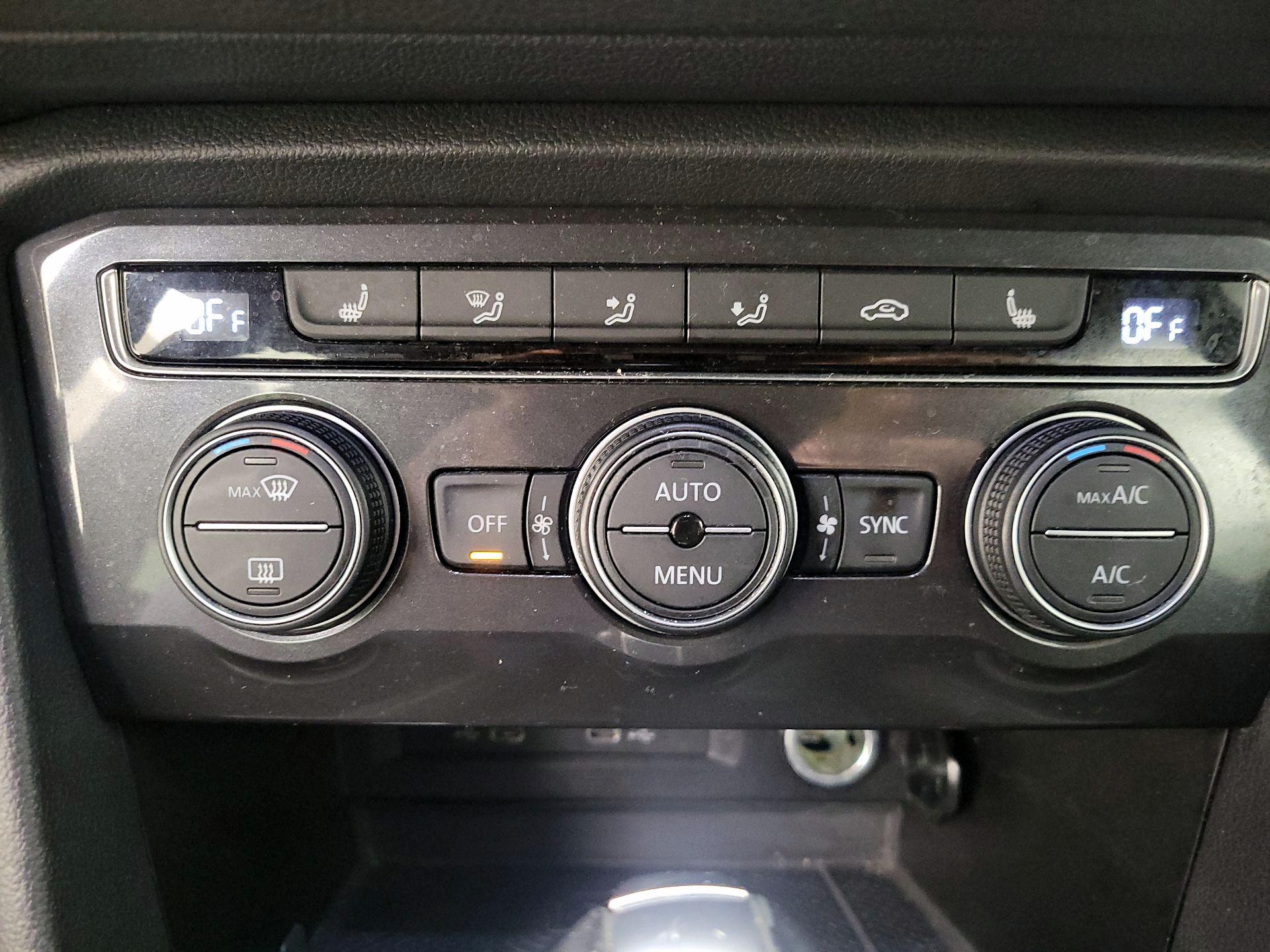 Thumbnail: 2021 Volkswagen Tiguan - 16