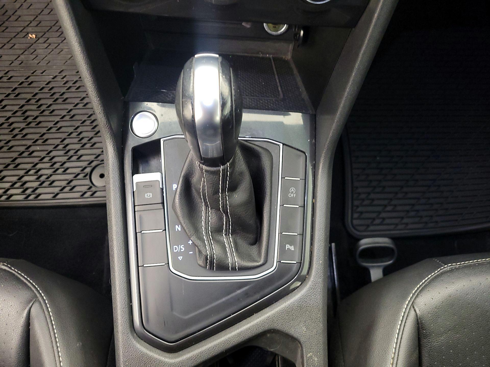 Thumbnail: 2021 Volkswagen Tiguan - 17