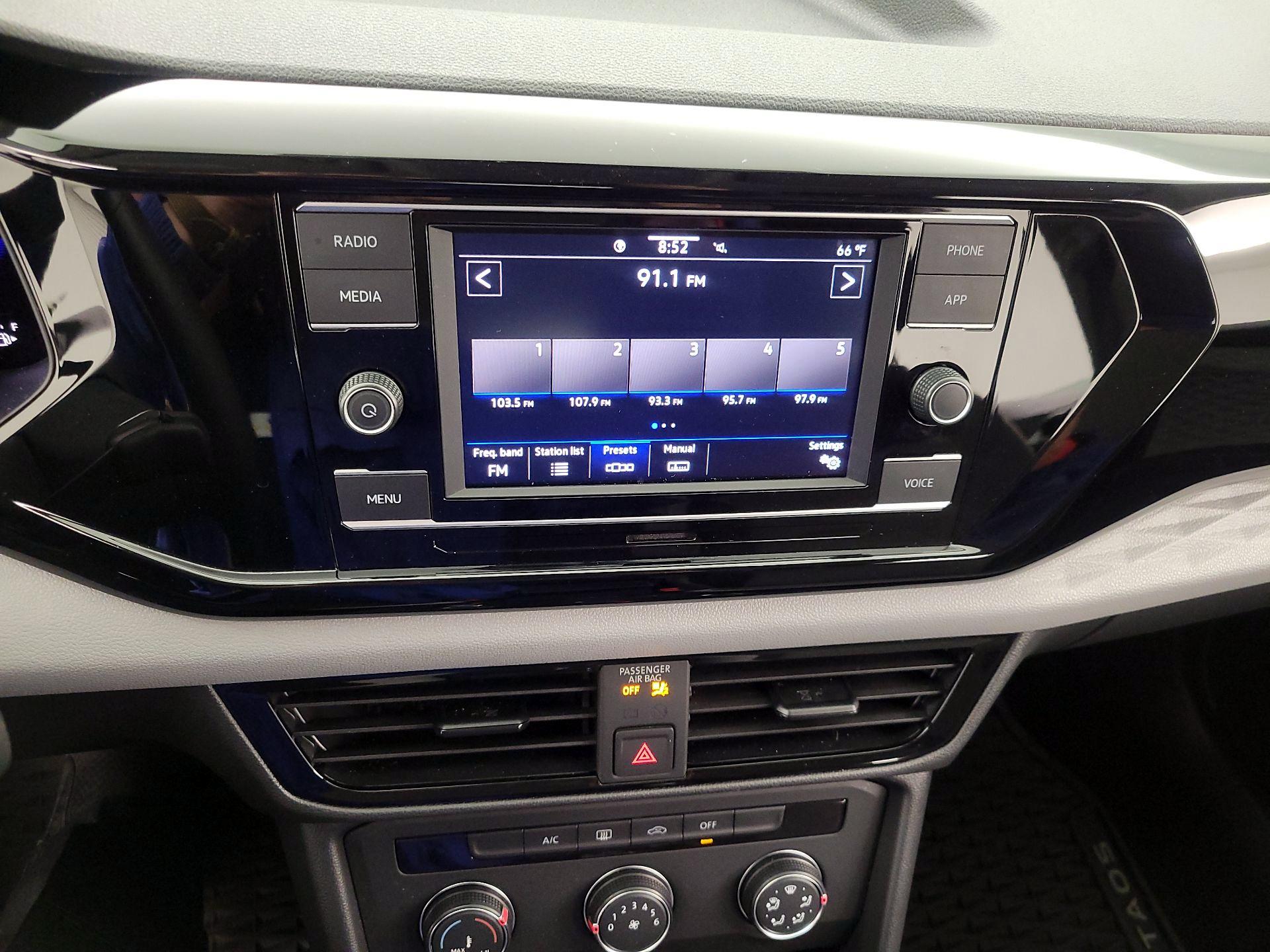 Thumbnail: 2022 Volkswagen Taos - 15