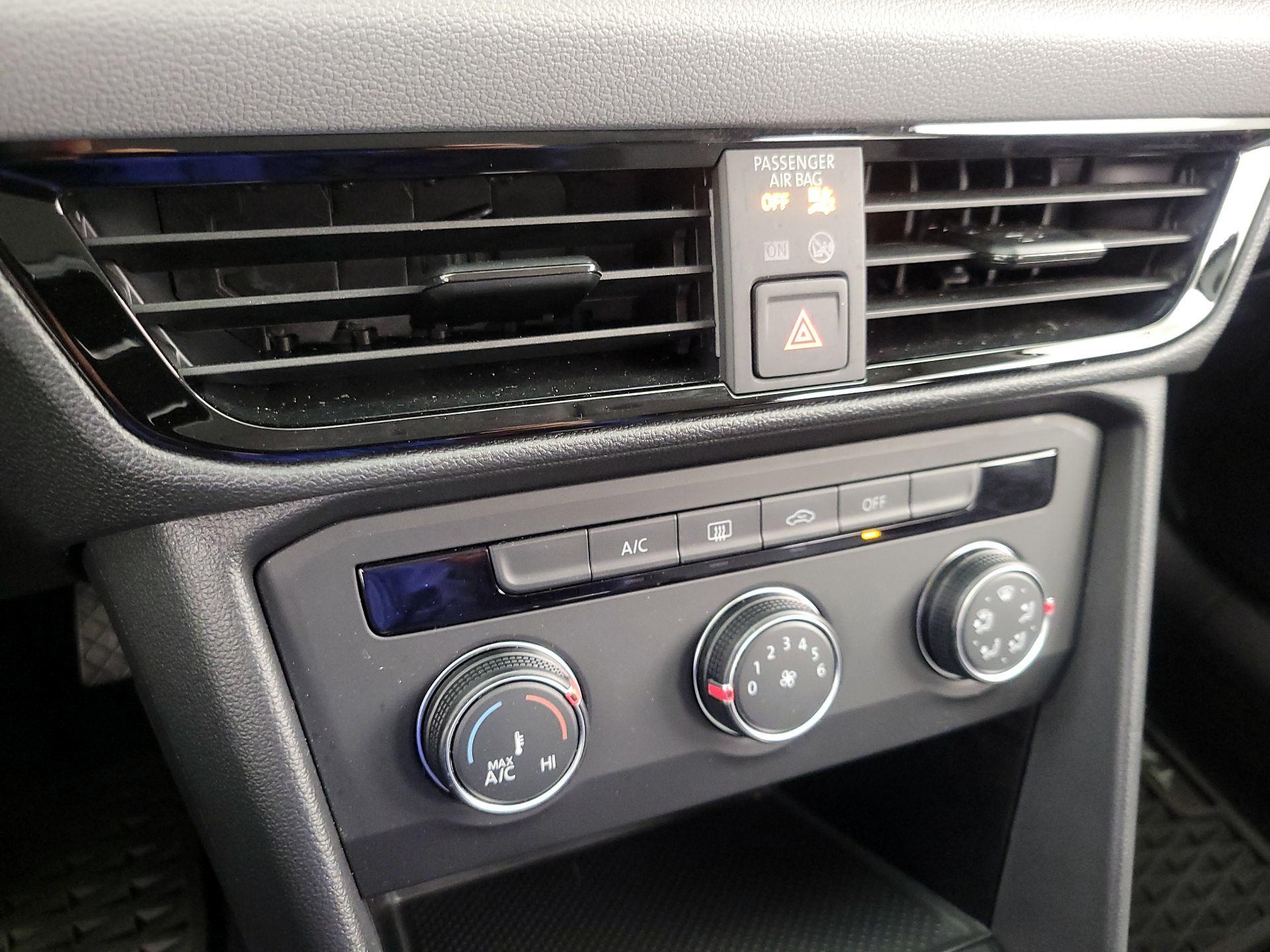 Thumbnail: 2022 Volkswagen Taos - 16