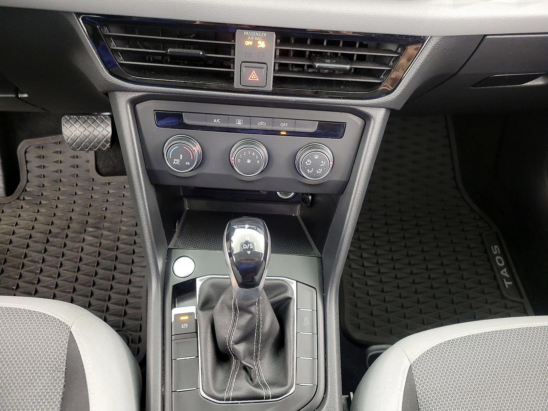 Thumbnail: 2022 Volkswagen Taos - 17