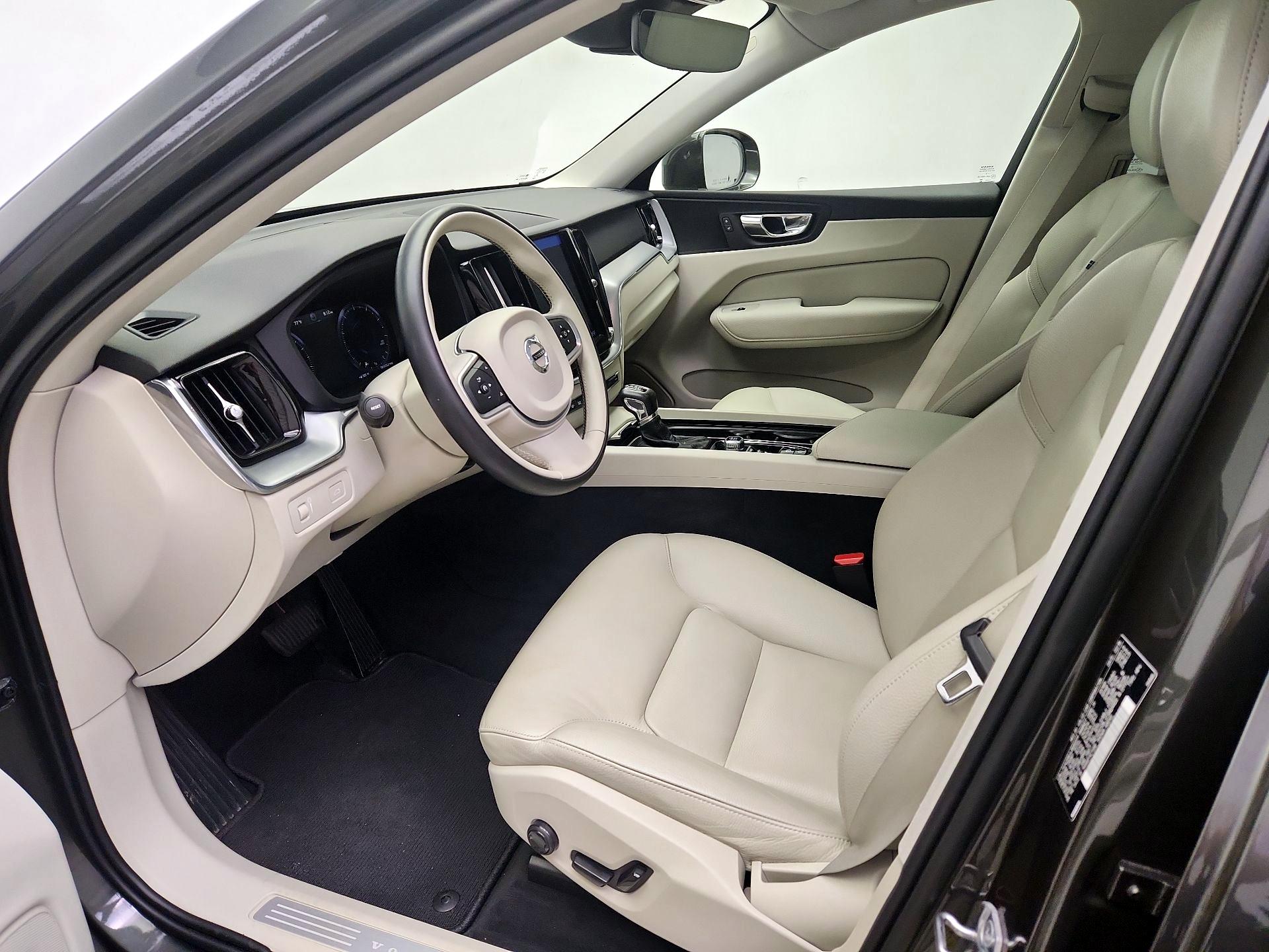 Thumbnail: 2018 Volvo XC60 - 11