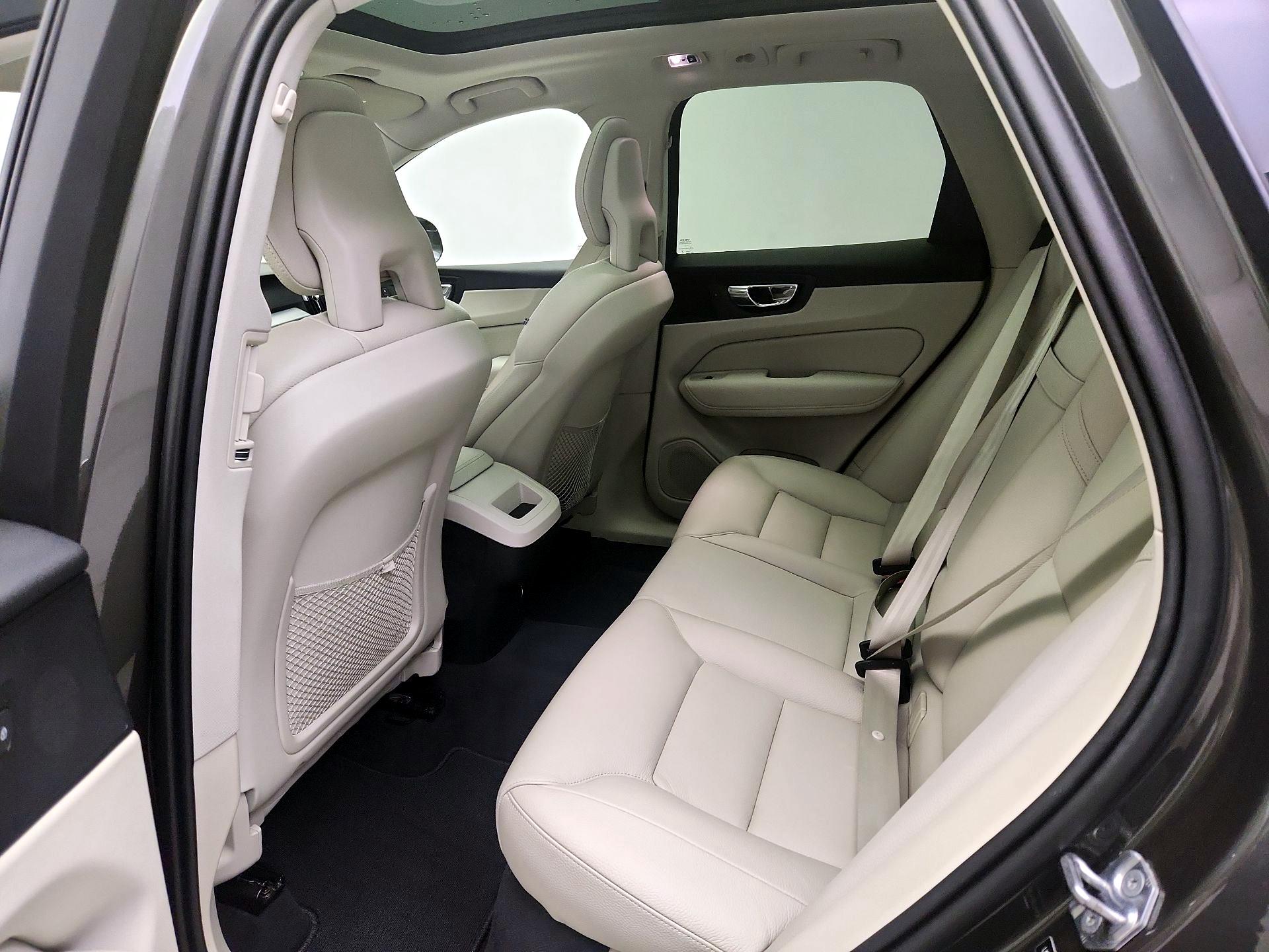 Thumbnail: 2018 Volvo XC60 - 20