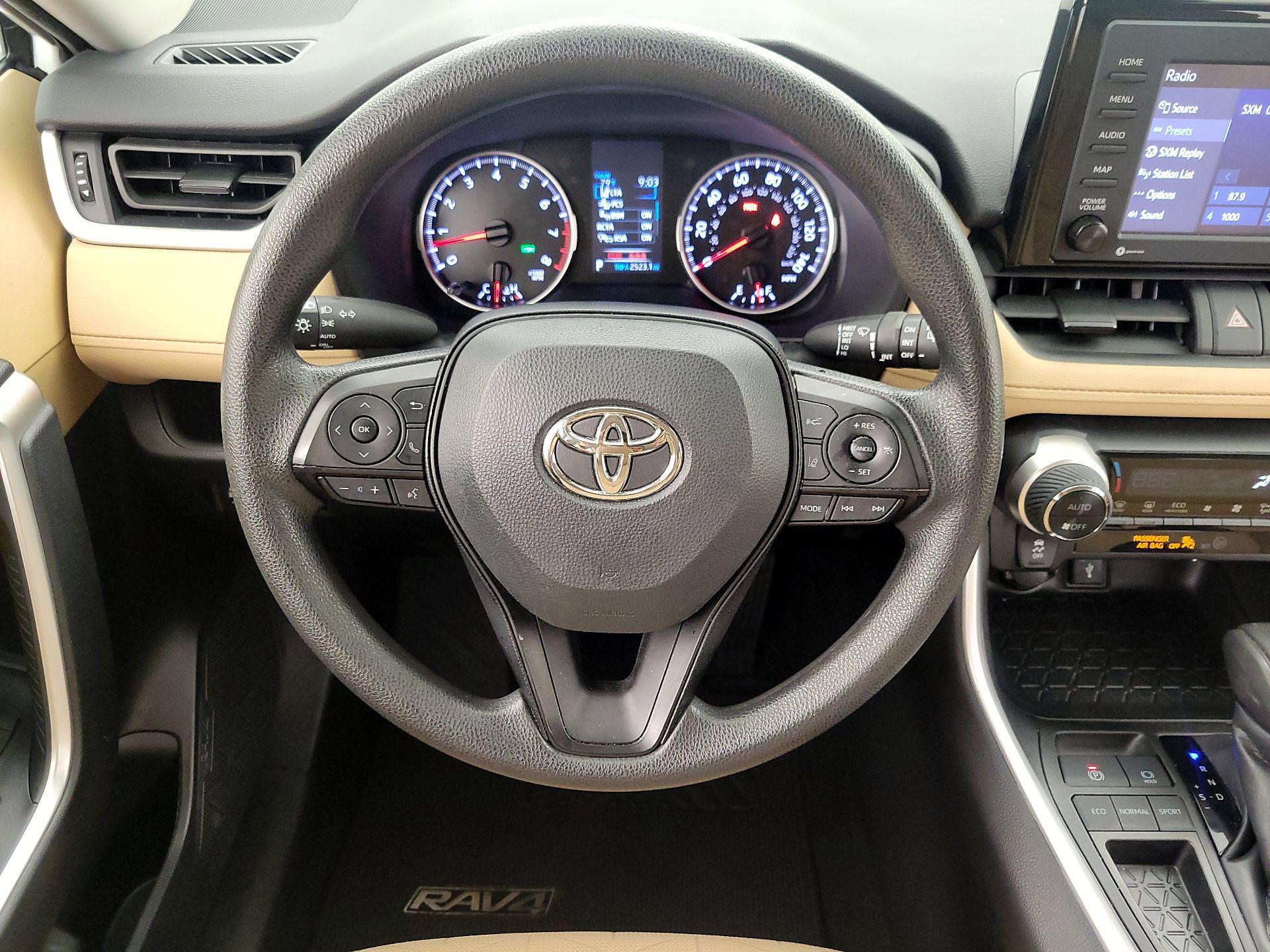 Thumbnail: 2022 Toyota RAV4 - 10