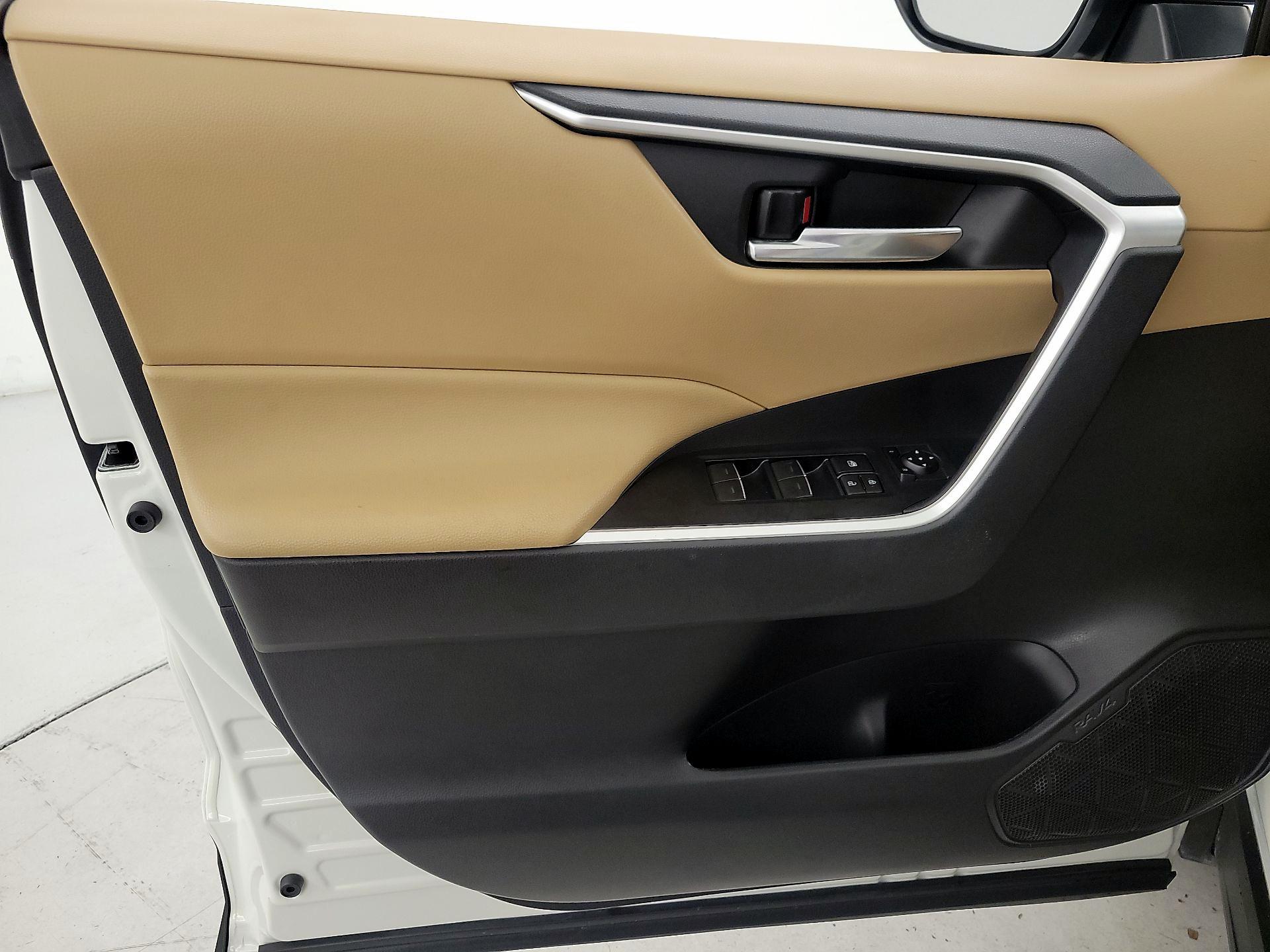 Thumbnail: 2022 Toyota RAV4 - 12