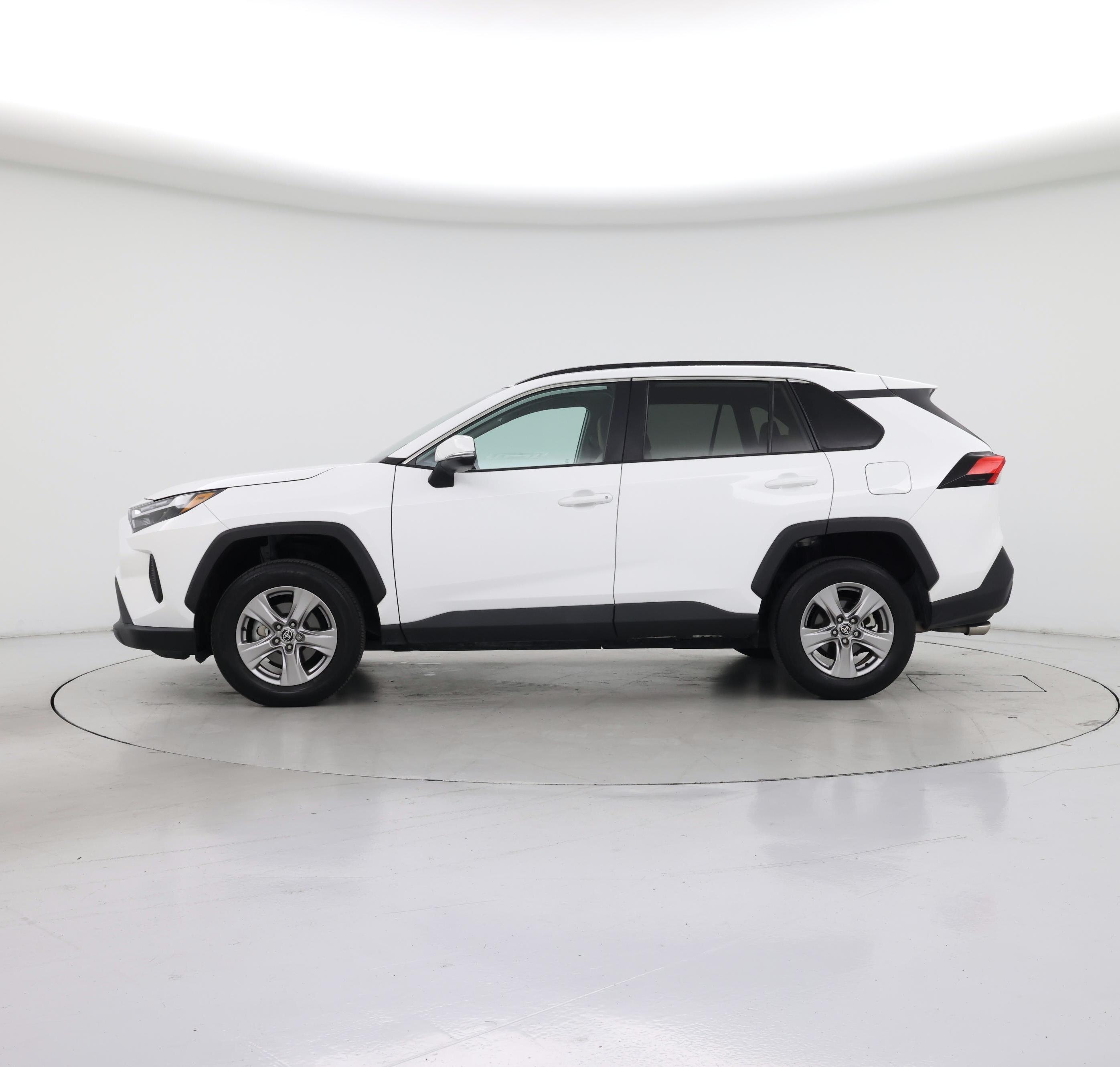 Thumbnail: 2022 Toyota RAV4 - 3