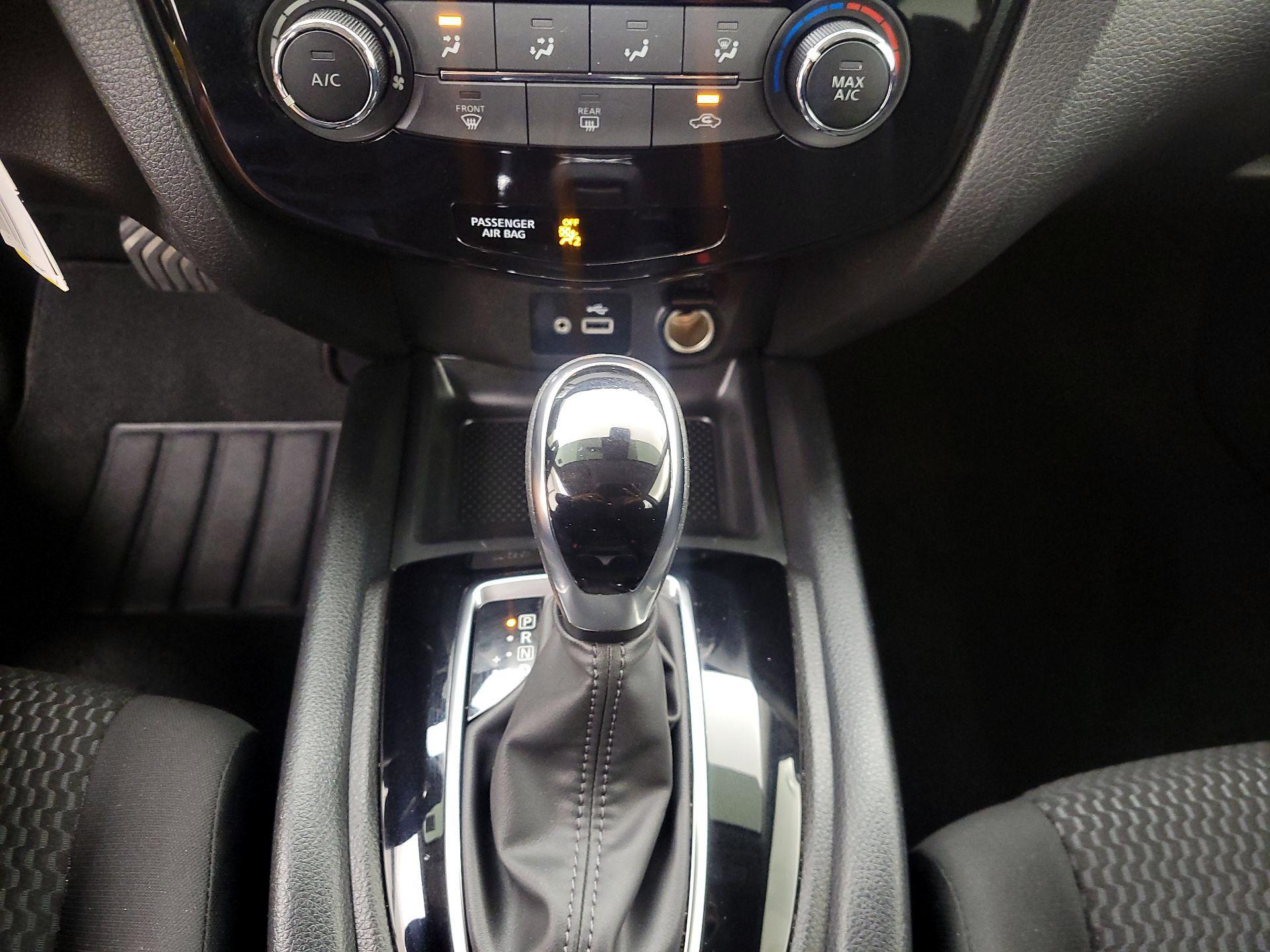 Thumbnail: 2022 Nissan Rogue Sport - 17