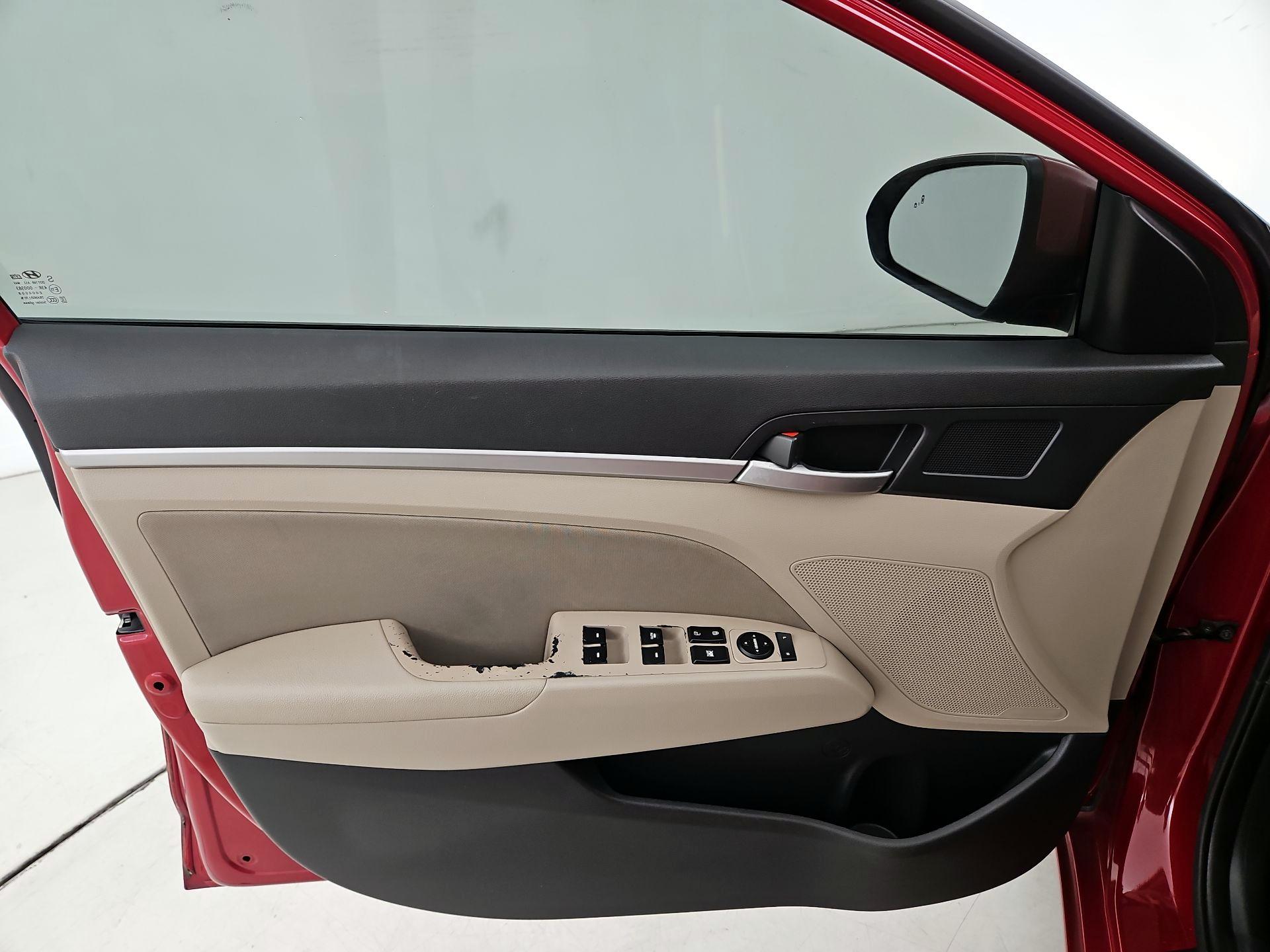 Thumbnail: 2019 Hyundai Elantra - 12