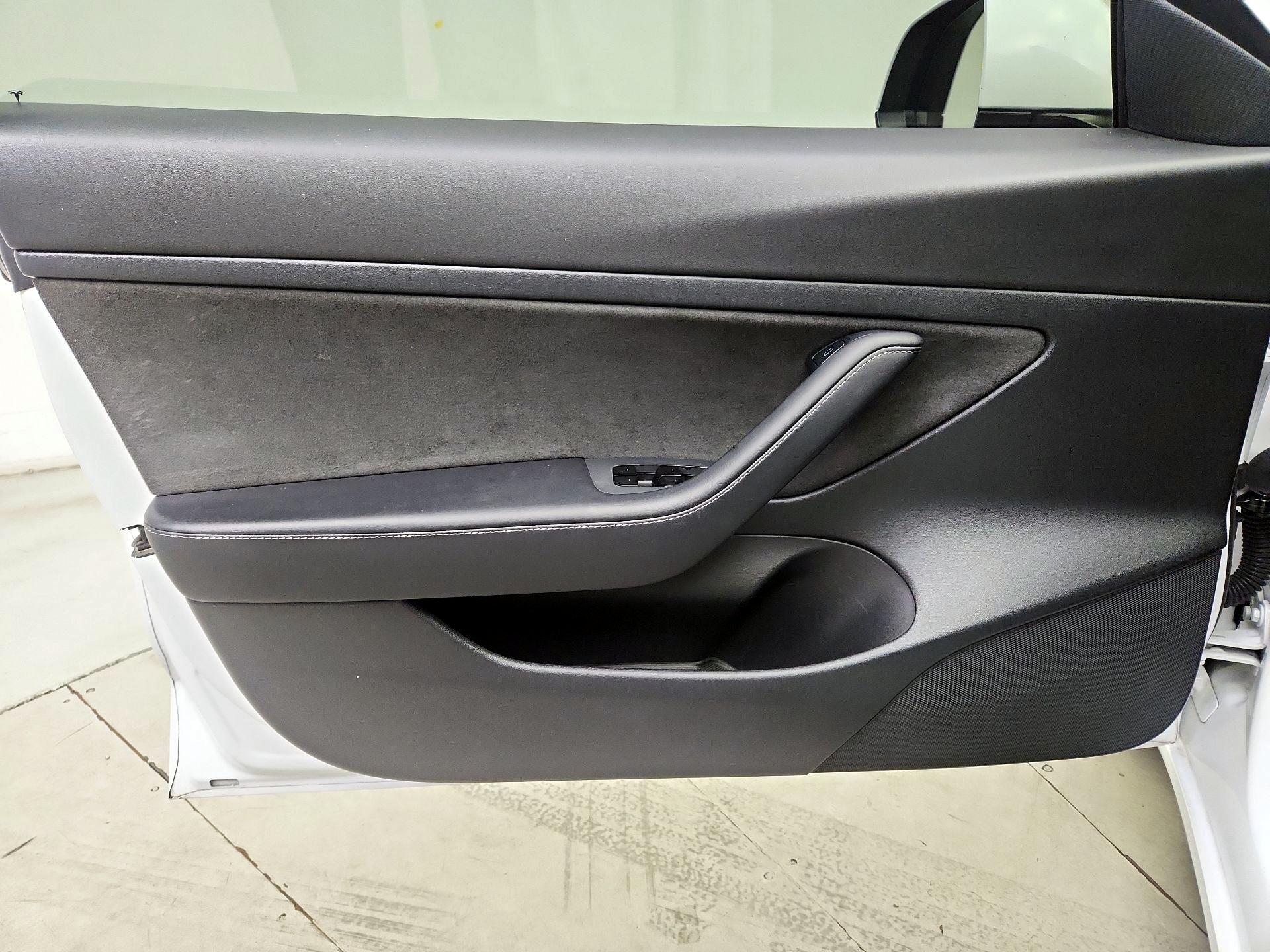 Thumbnail: 2021 Tesla Model 3 - 12