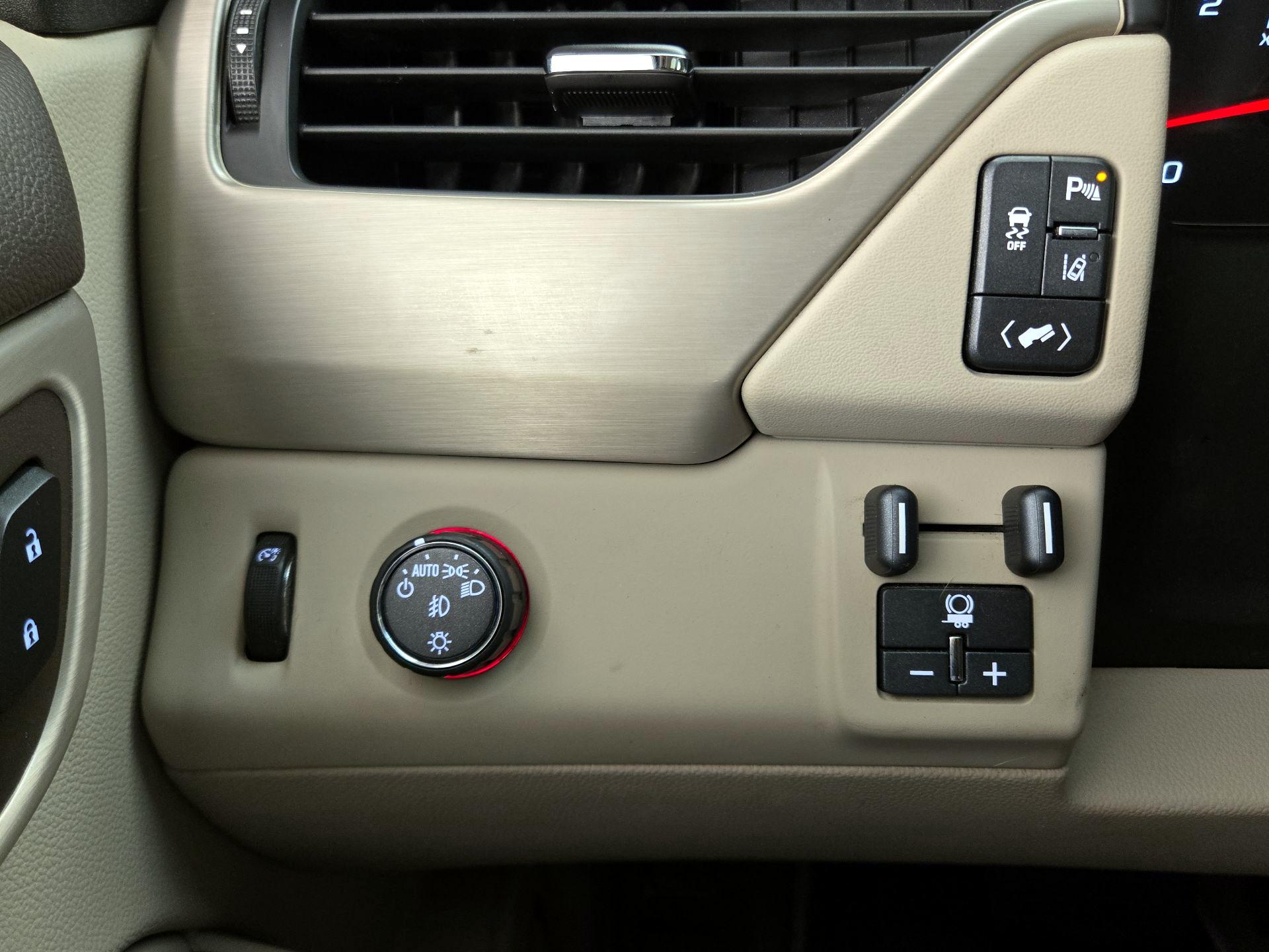 Thumbnail: 2015 GMC Yukon - 13