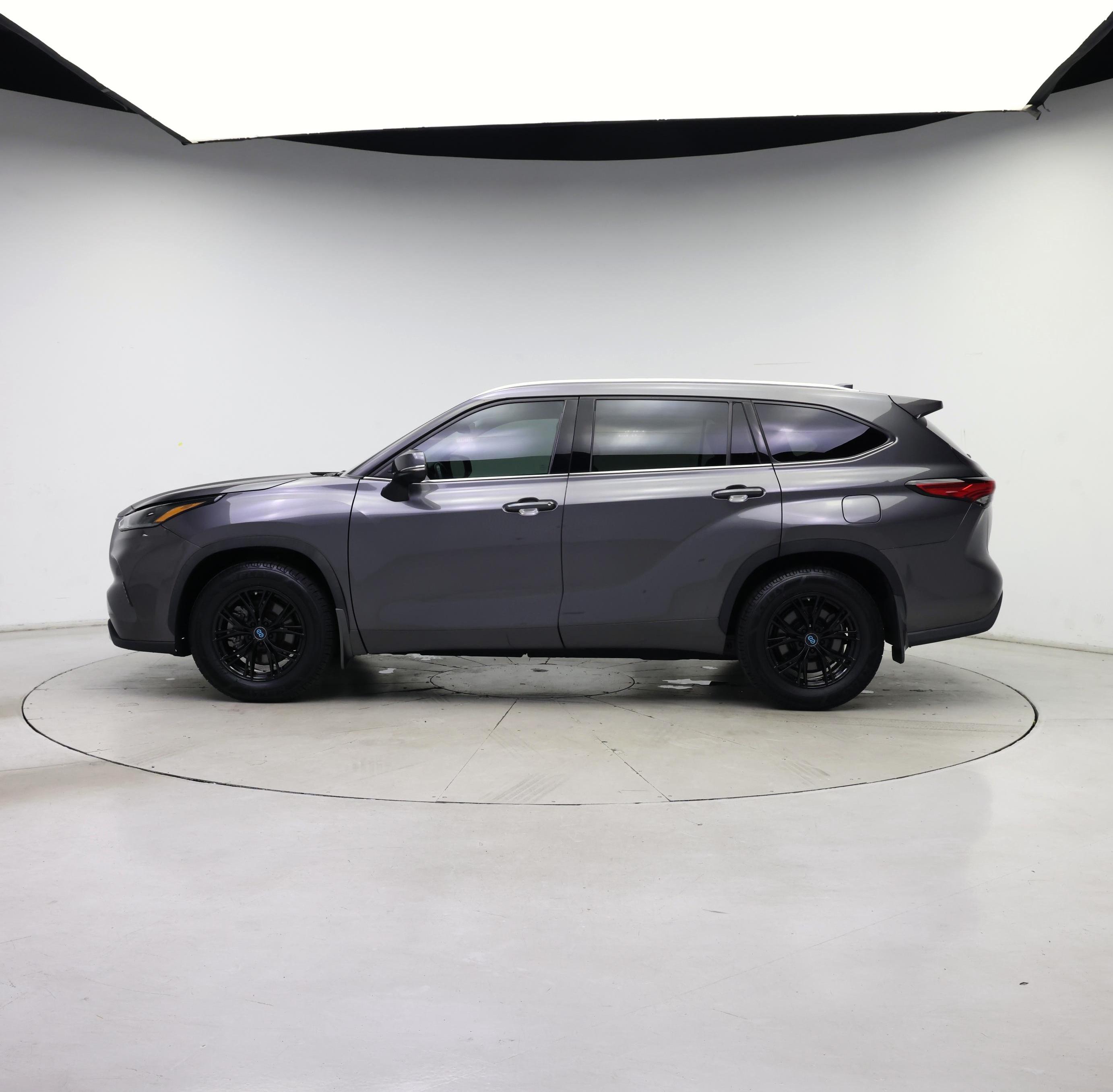 Thumbnail: 2021 Toyota Highlander - 3