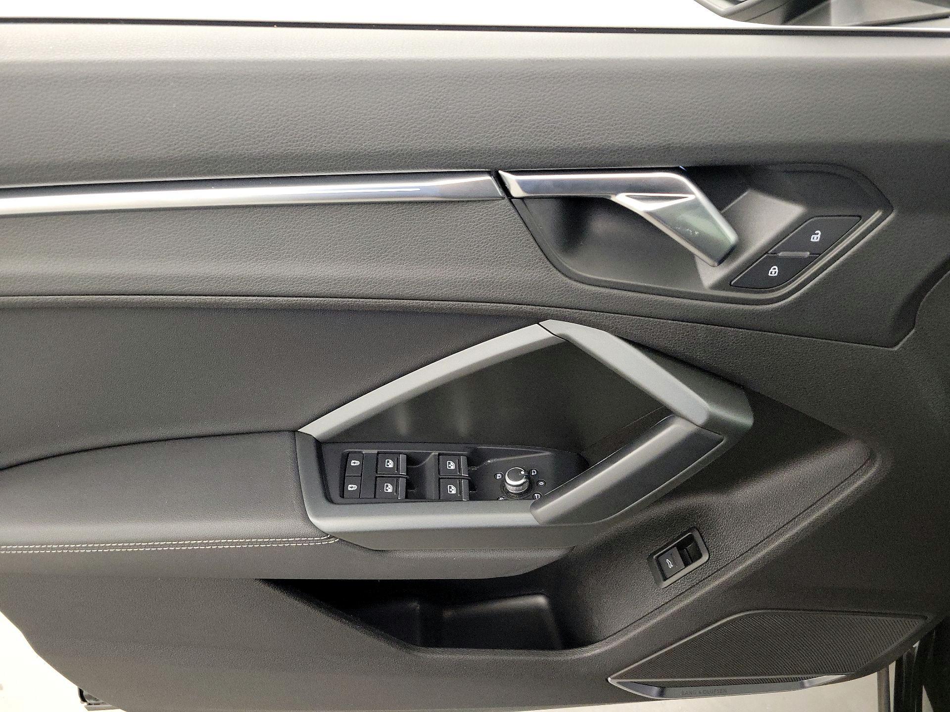 Thumbnail: 2020 Audi Q3 - 12