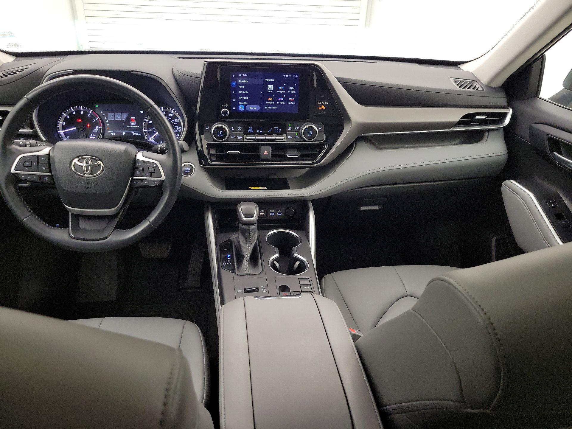 Thumbnail: 2023 Toyota Highlander - 9