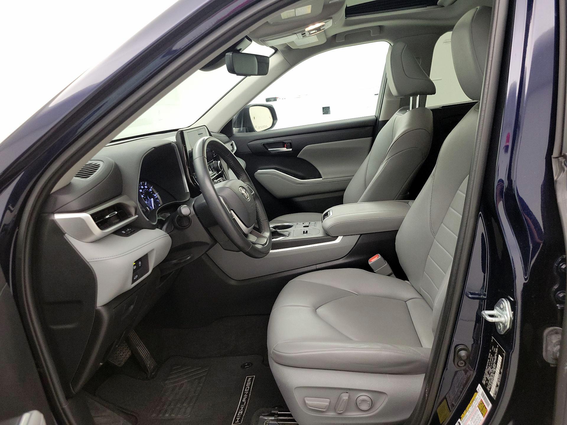 Thumbnail: 2023 Toyota Highlander - 11