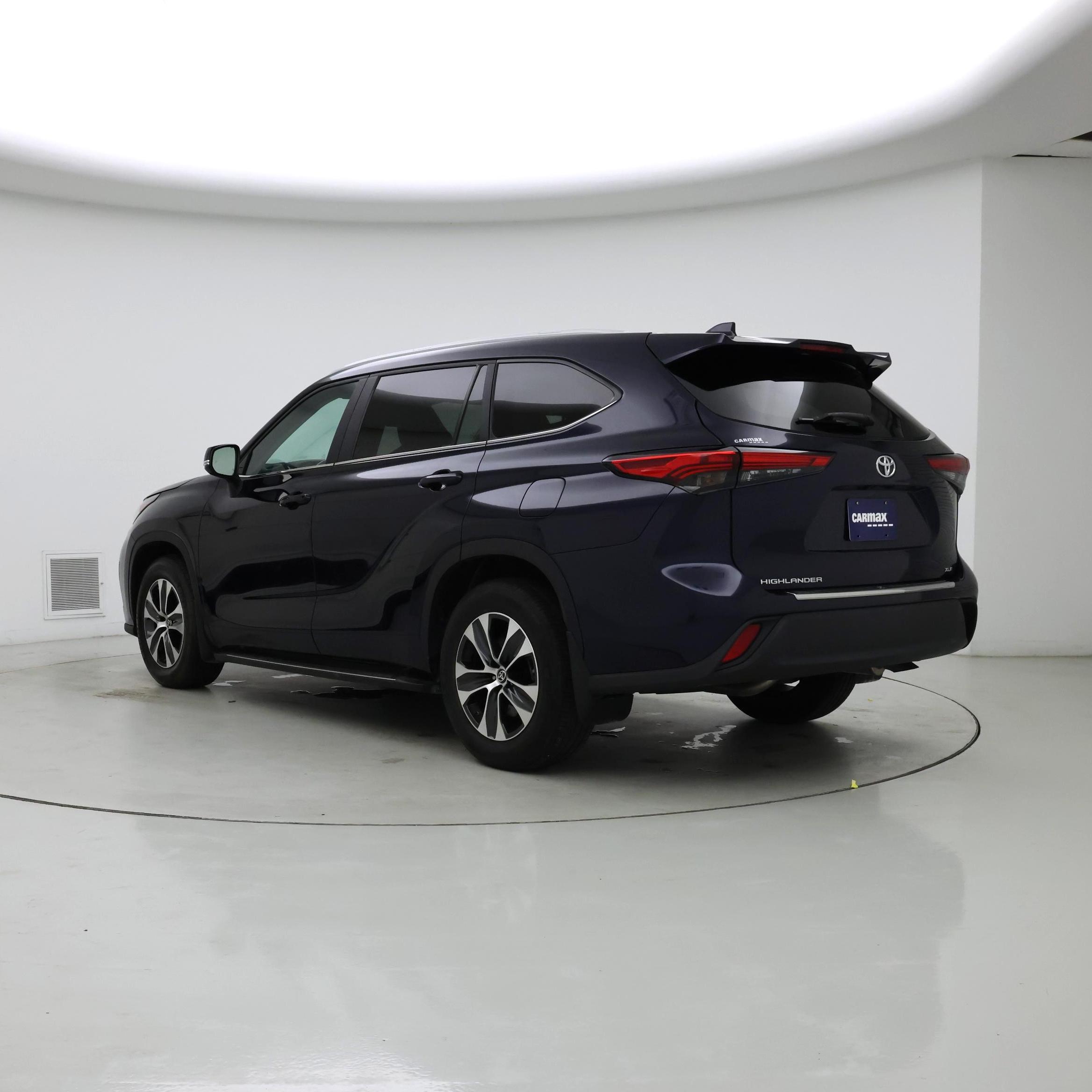 Thumbnail: 2023 Toyota Highlander - 2