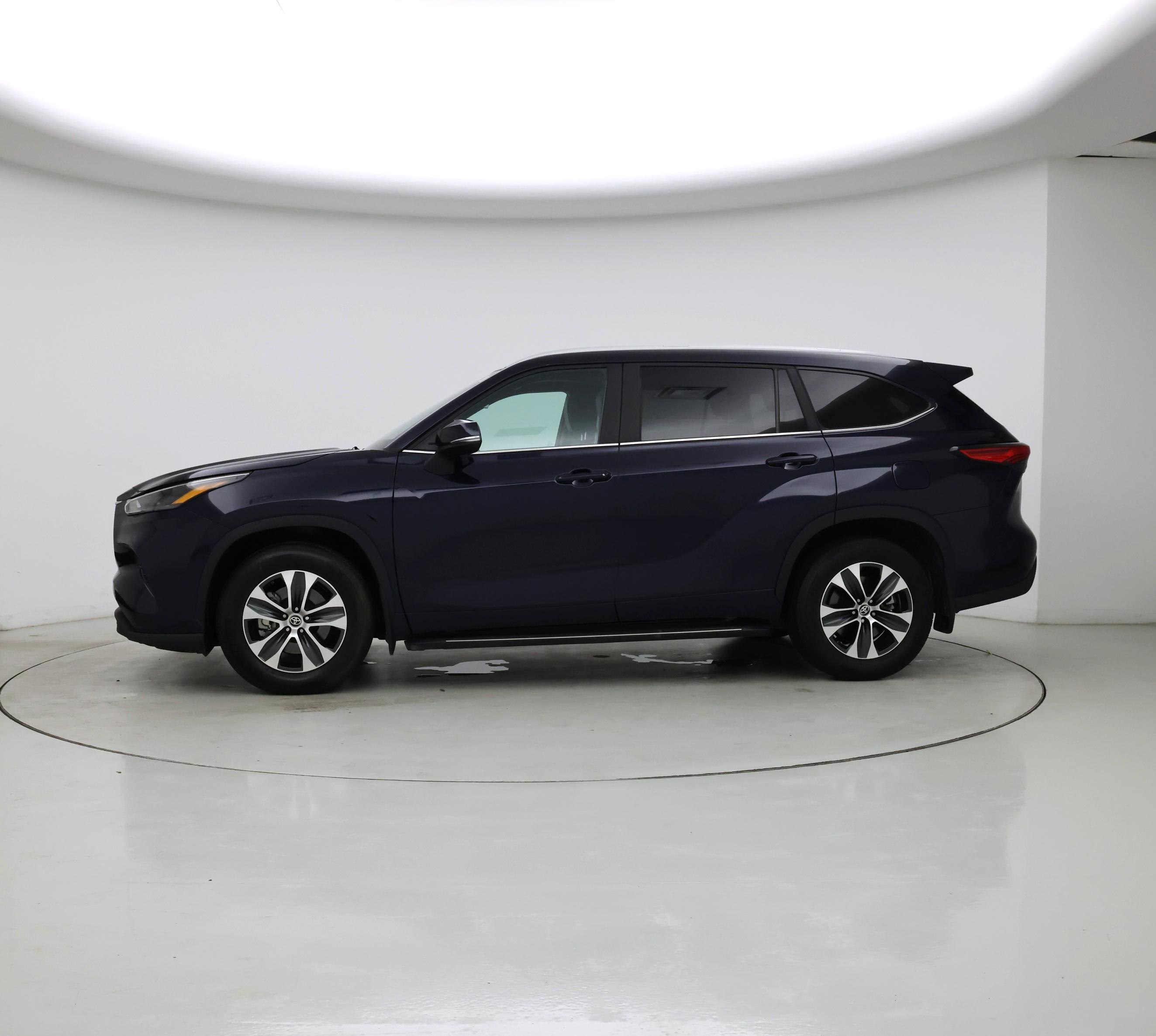 Thumbnail: 2023 Toyota Highlander - 3