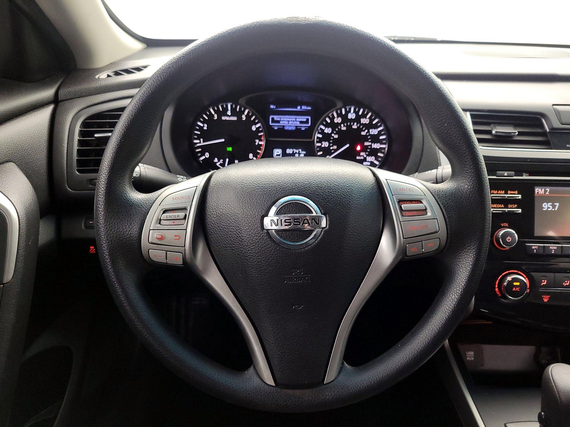 Thumbnail: 2015 Nissan Altima - 10