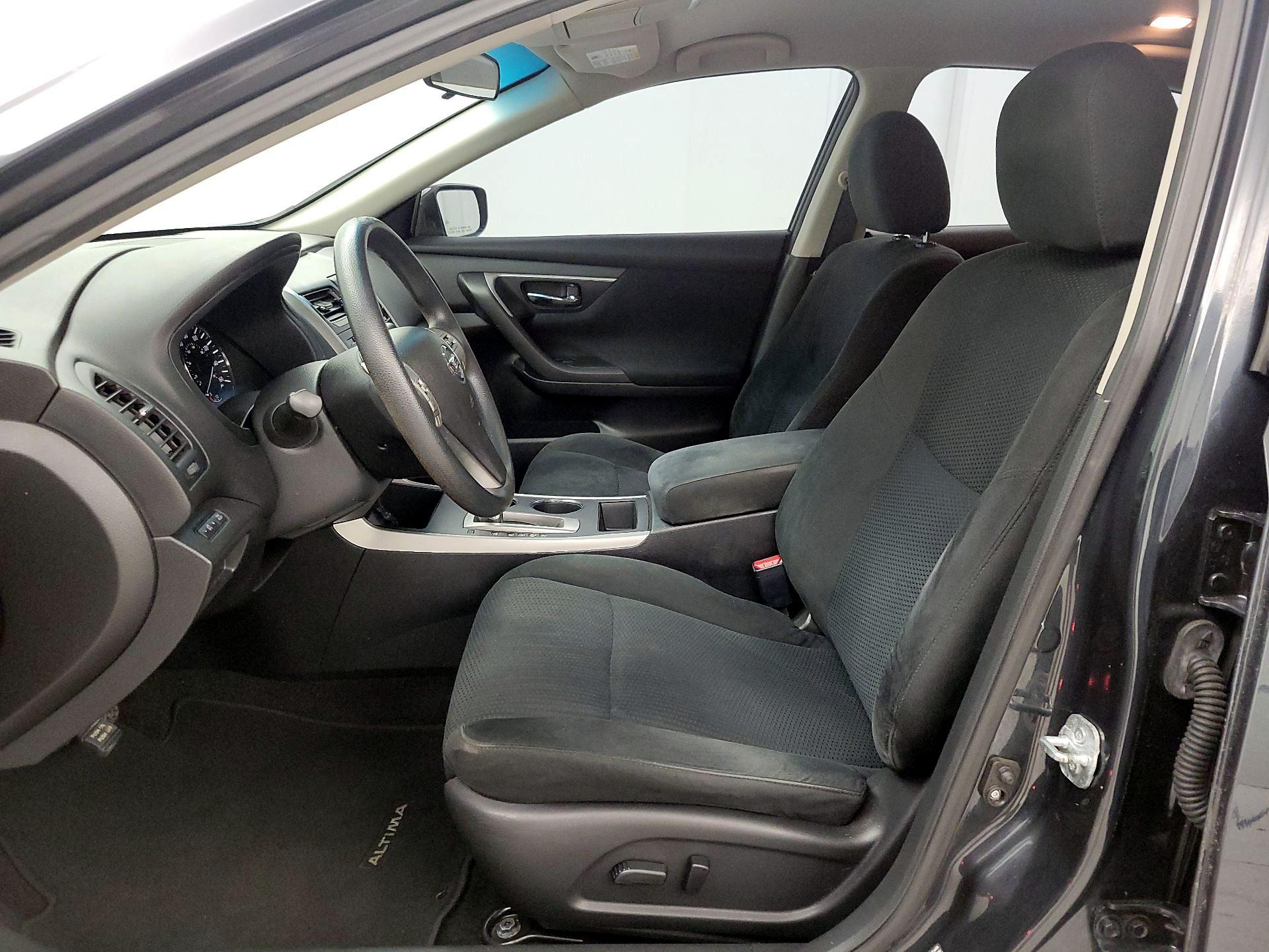 Thumbnail: 2015 Nissan Altima - 11