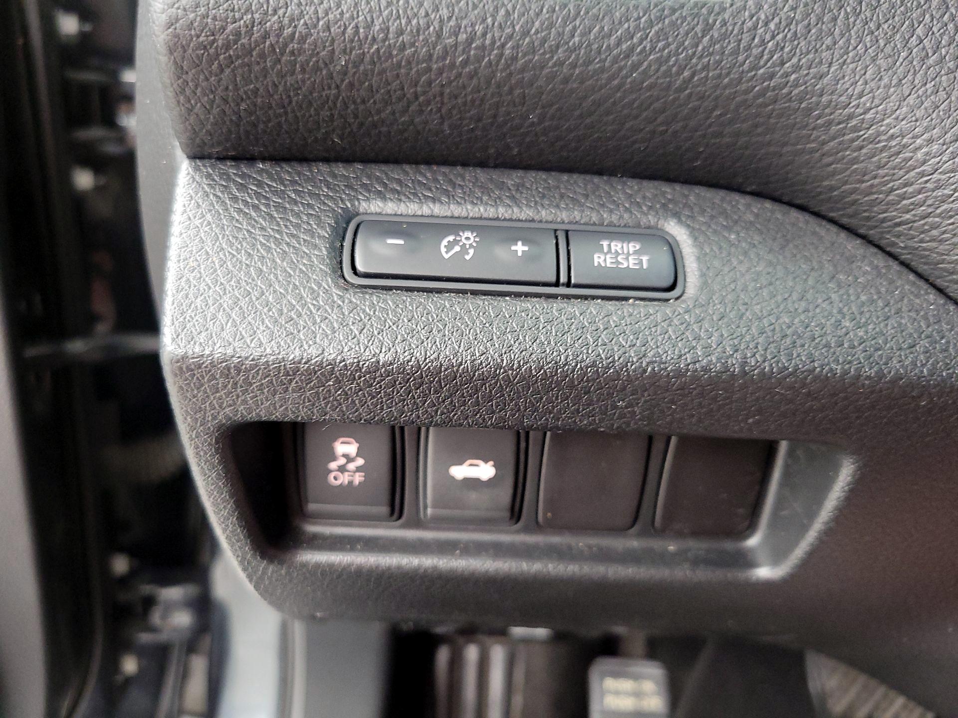 Thumbnail: 2015 Nissan Altima - 13