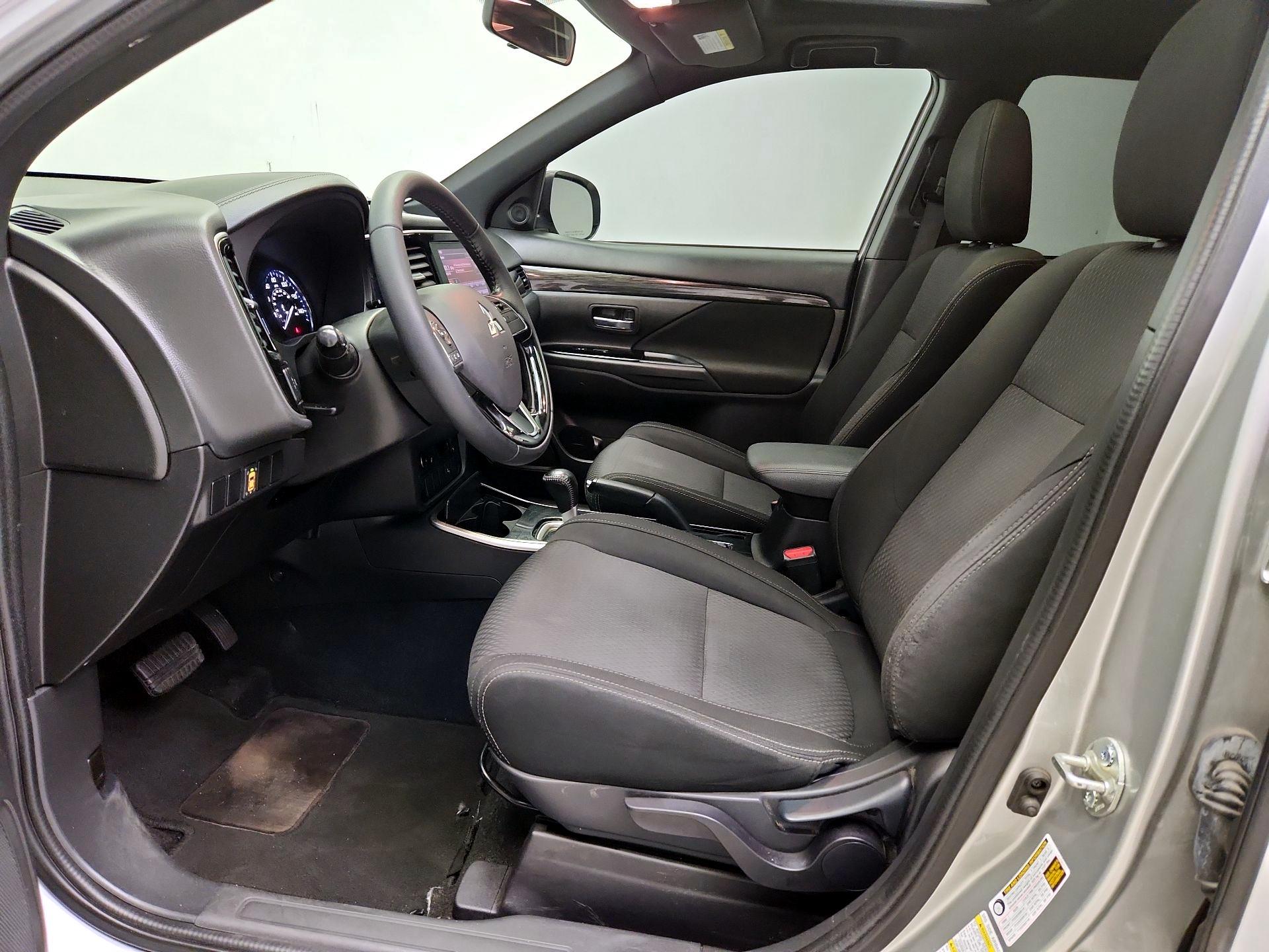Thumbnail: 2018 Mitsubishi Outlander - 11
