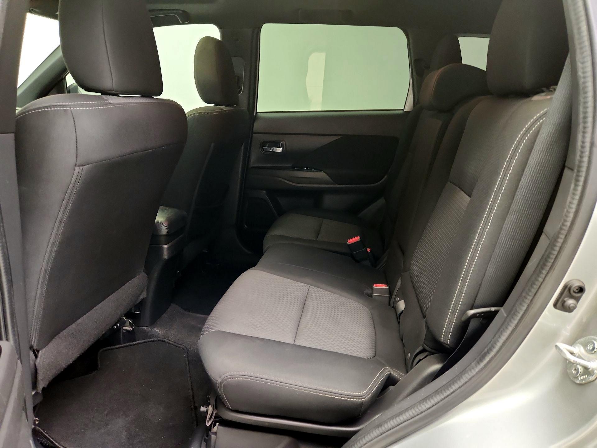 Thumbnail: 2018 Mitsubishi Outlander - 20