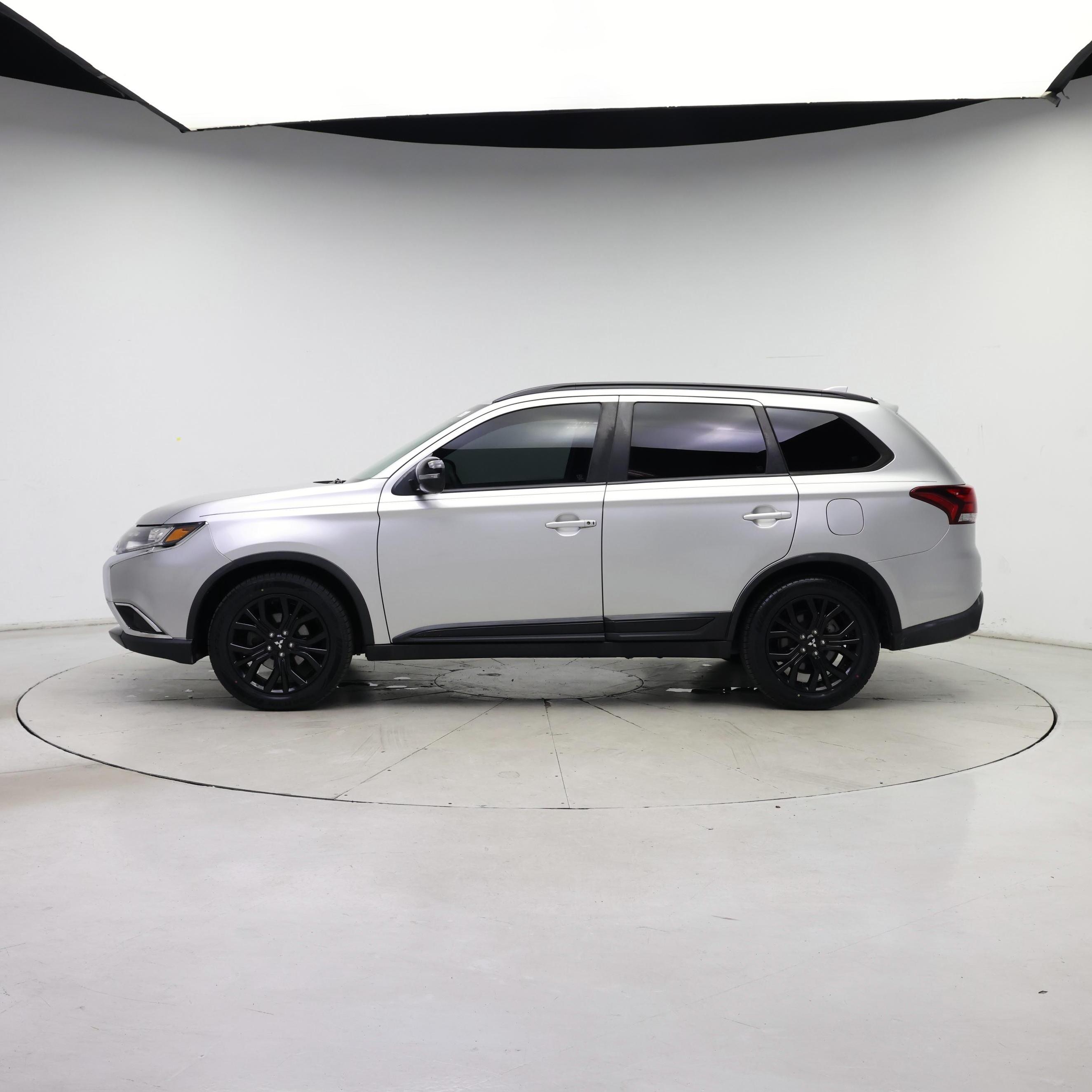 Thumbnail: 2018 Mitsubishi Outlander - 3
