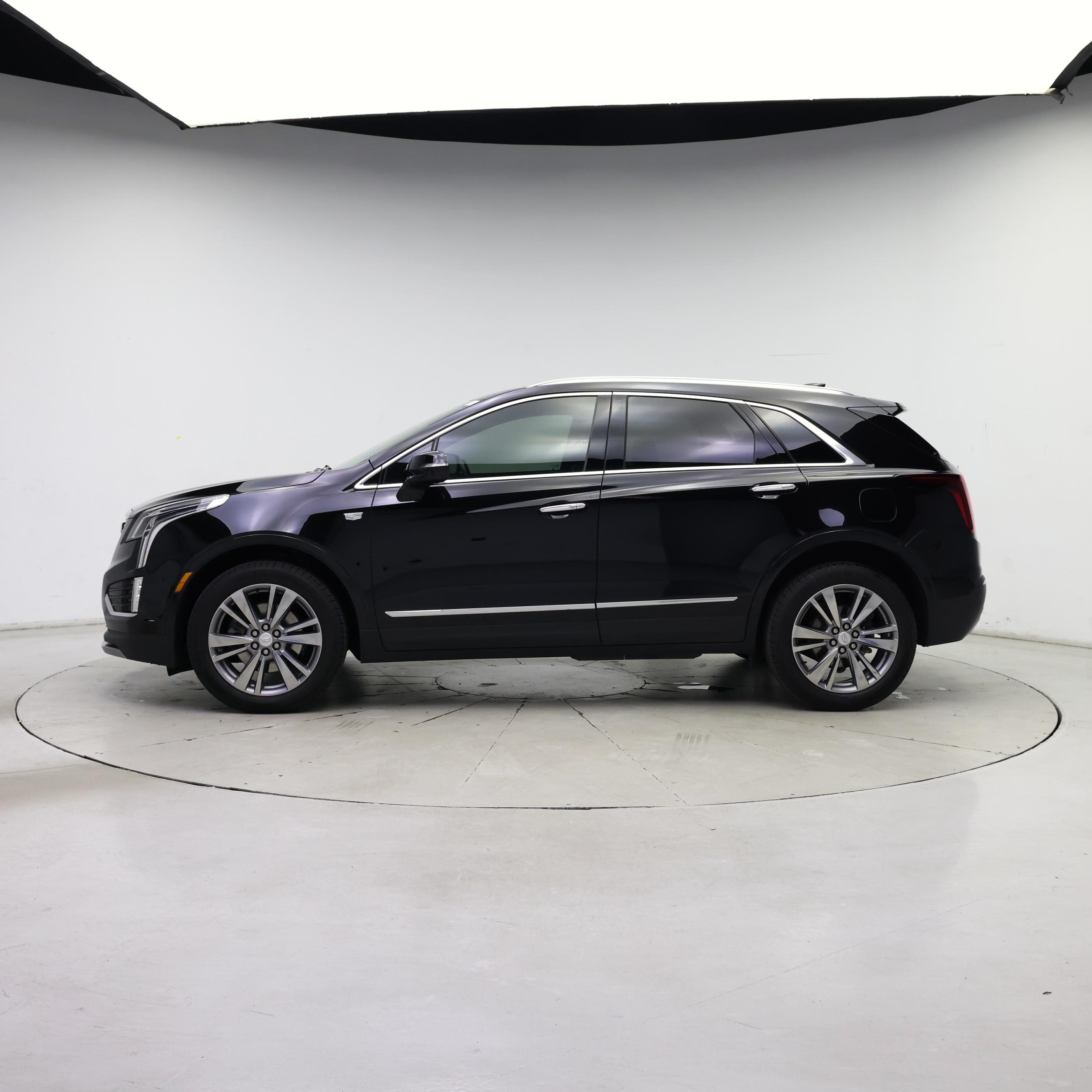 Thumbnail: 2024 Cadillac XT5 - 3