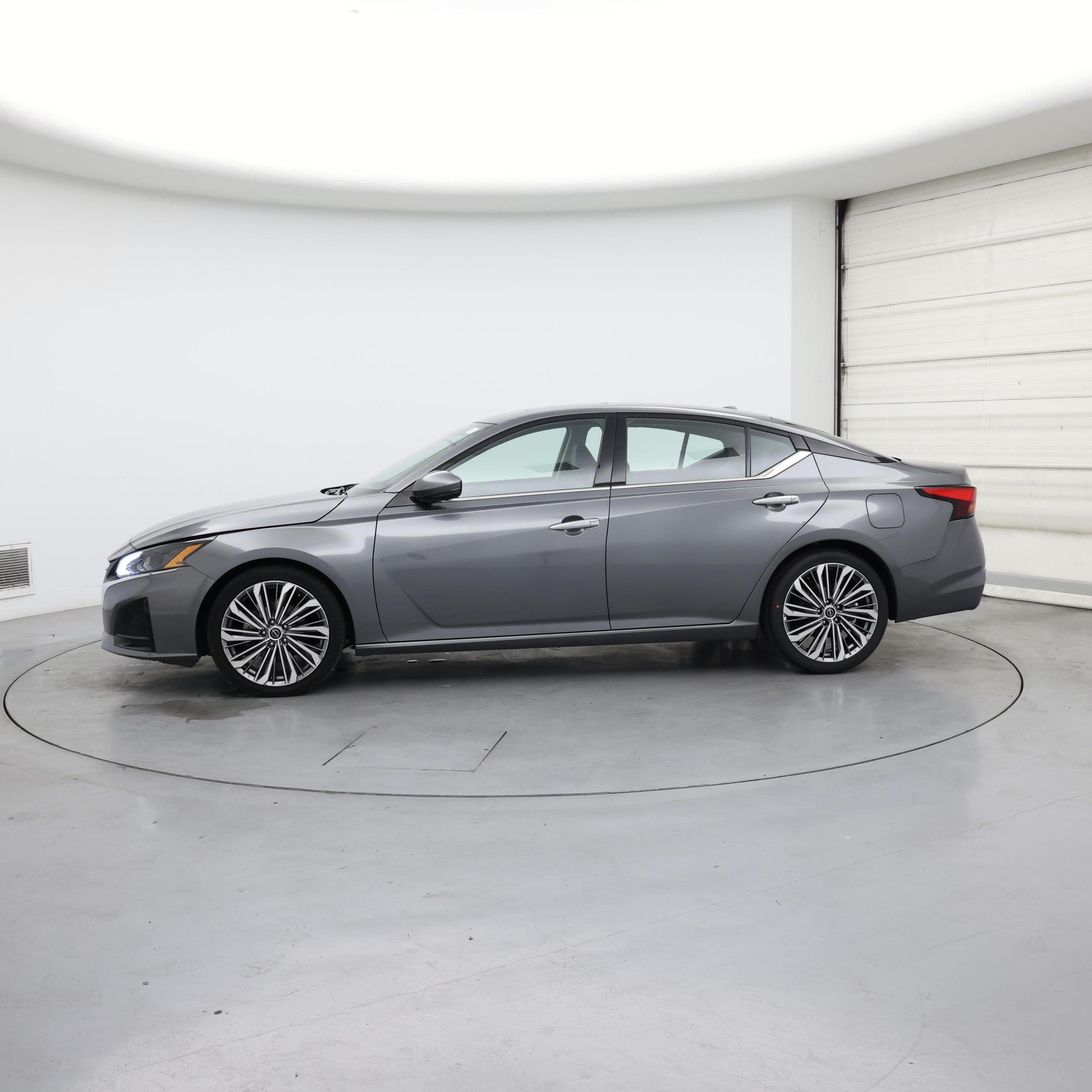 Thumbnail: 2023 Nissan Altima - 3