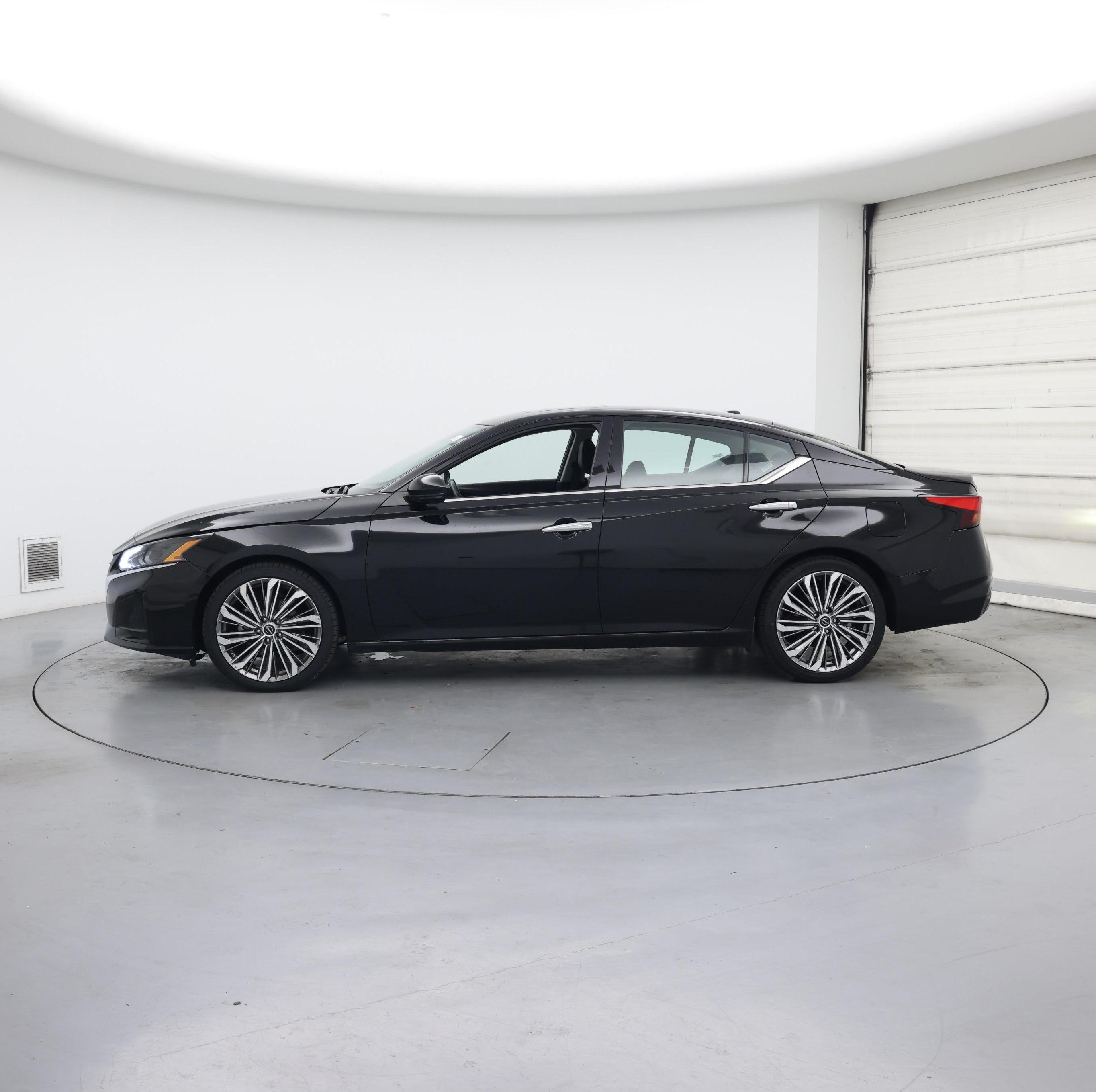 Thumbnail: 2023 Nissan Altima - 3