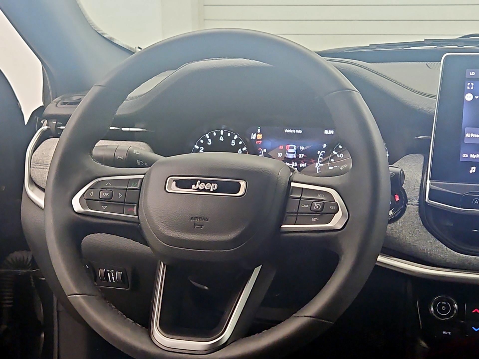 Thumbnail: 2023 Jeep Compass - 10