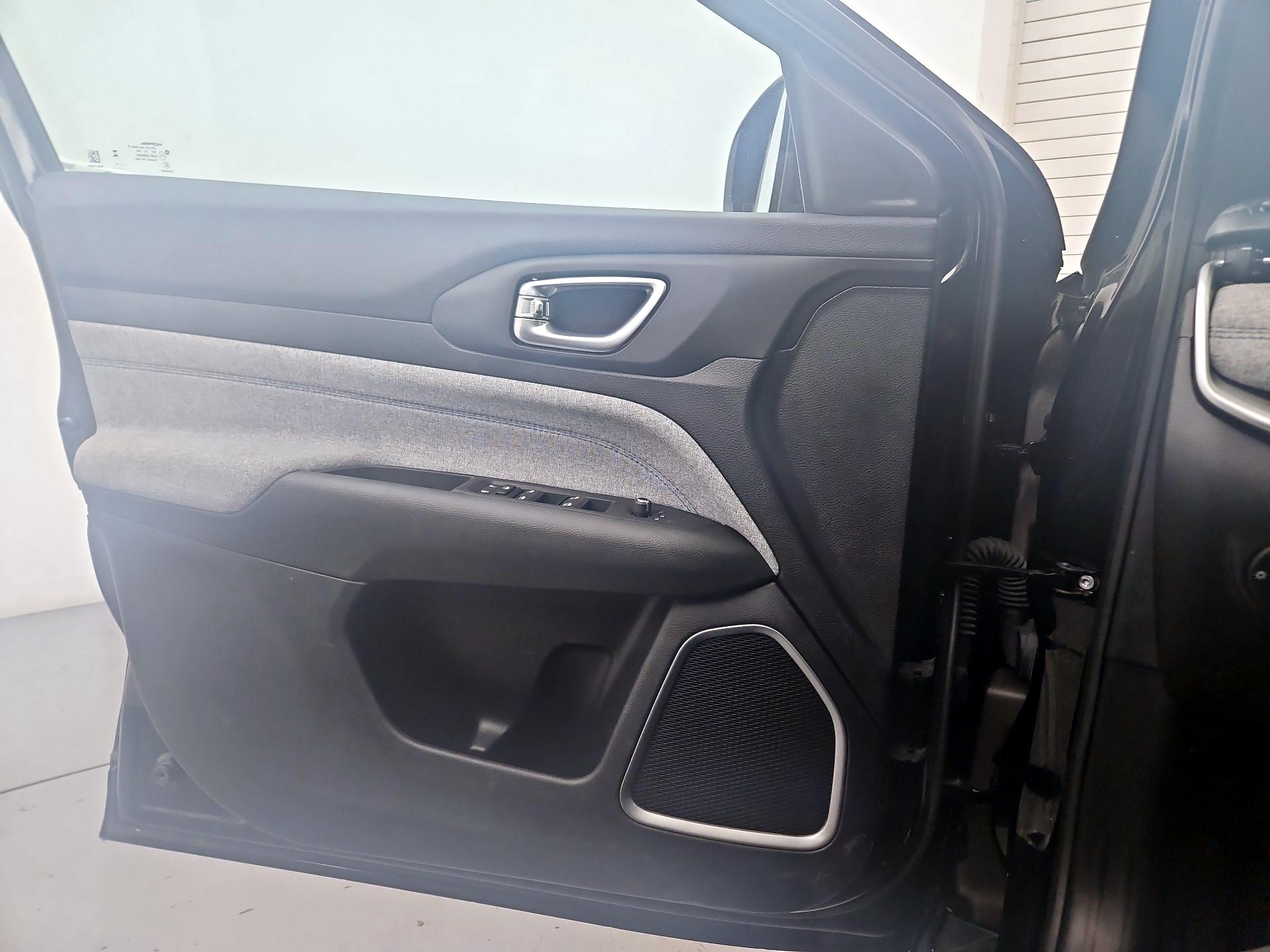 Thumbnail: 2023 Jeep Compass - 12