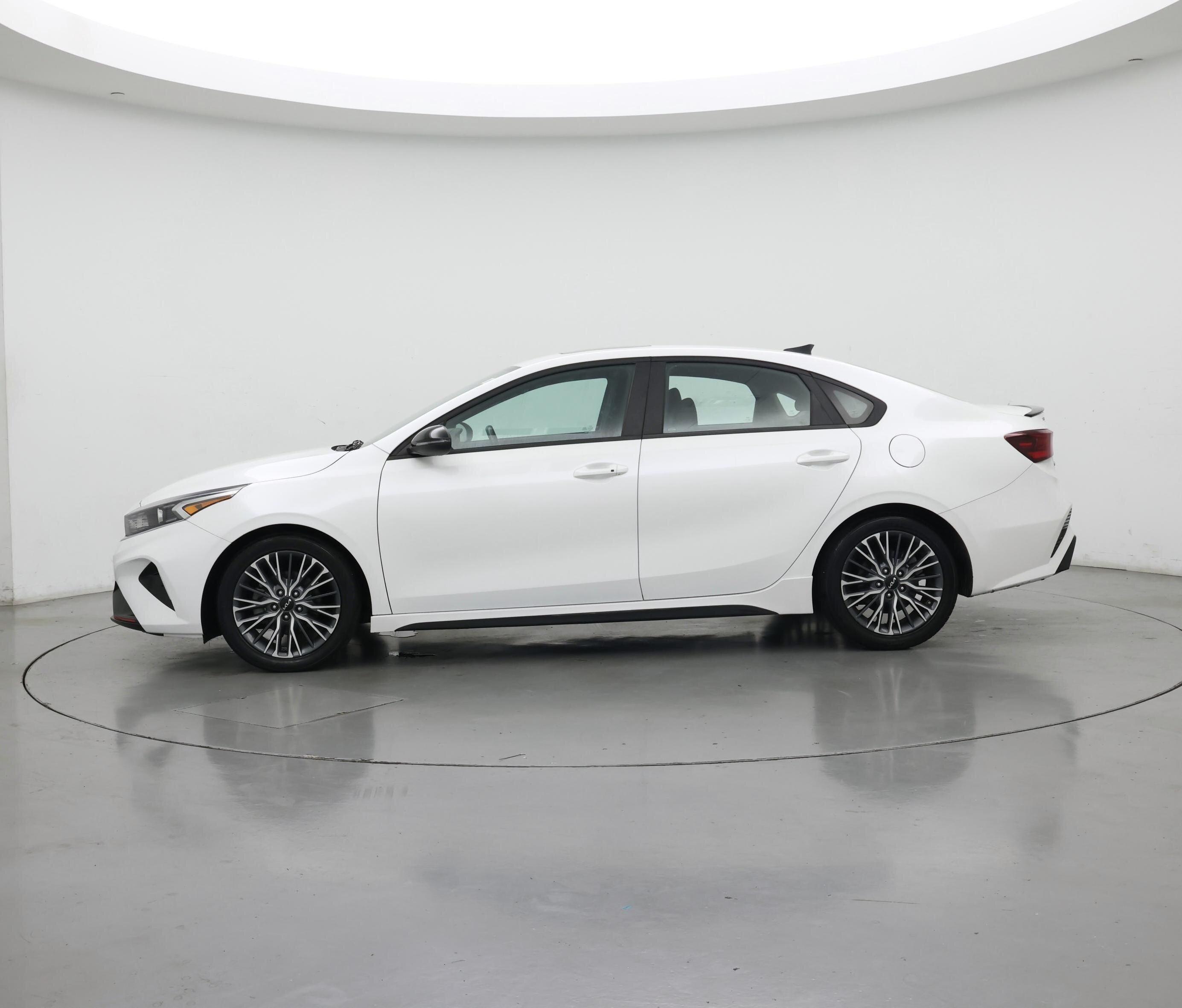 Thumbnail: 2022 Kia Forte - 3