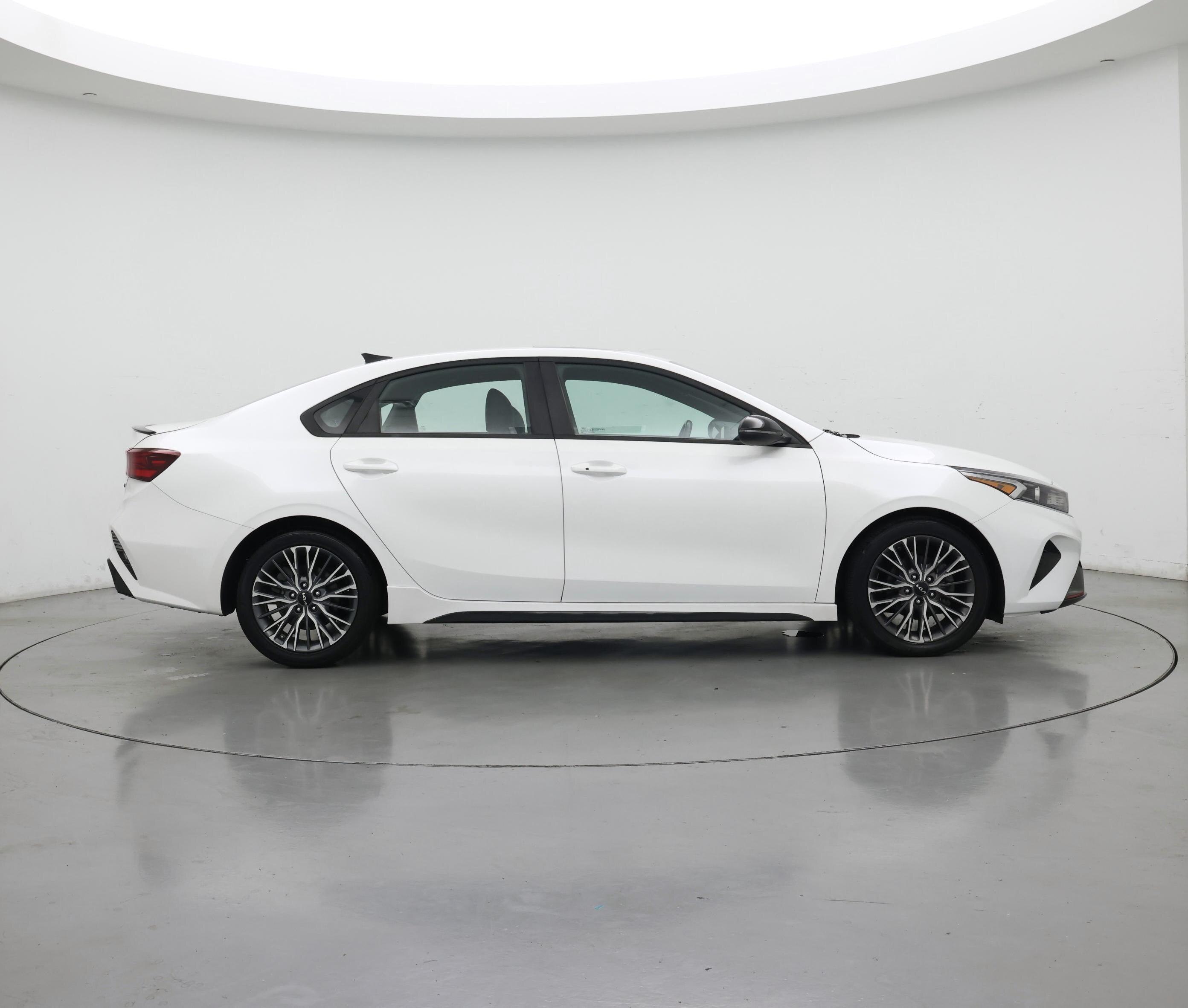Thumbnail: 2022 Kia Forte - 7