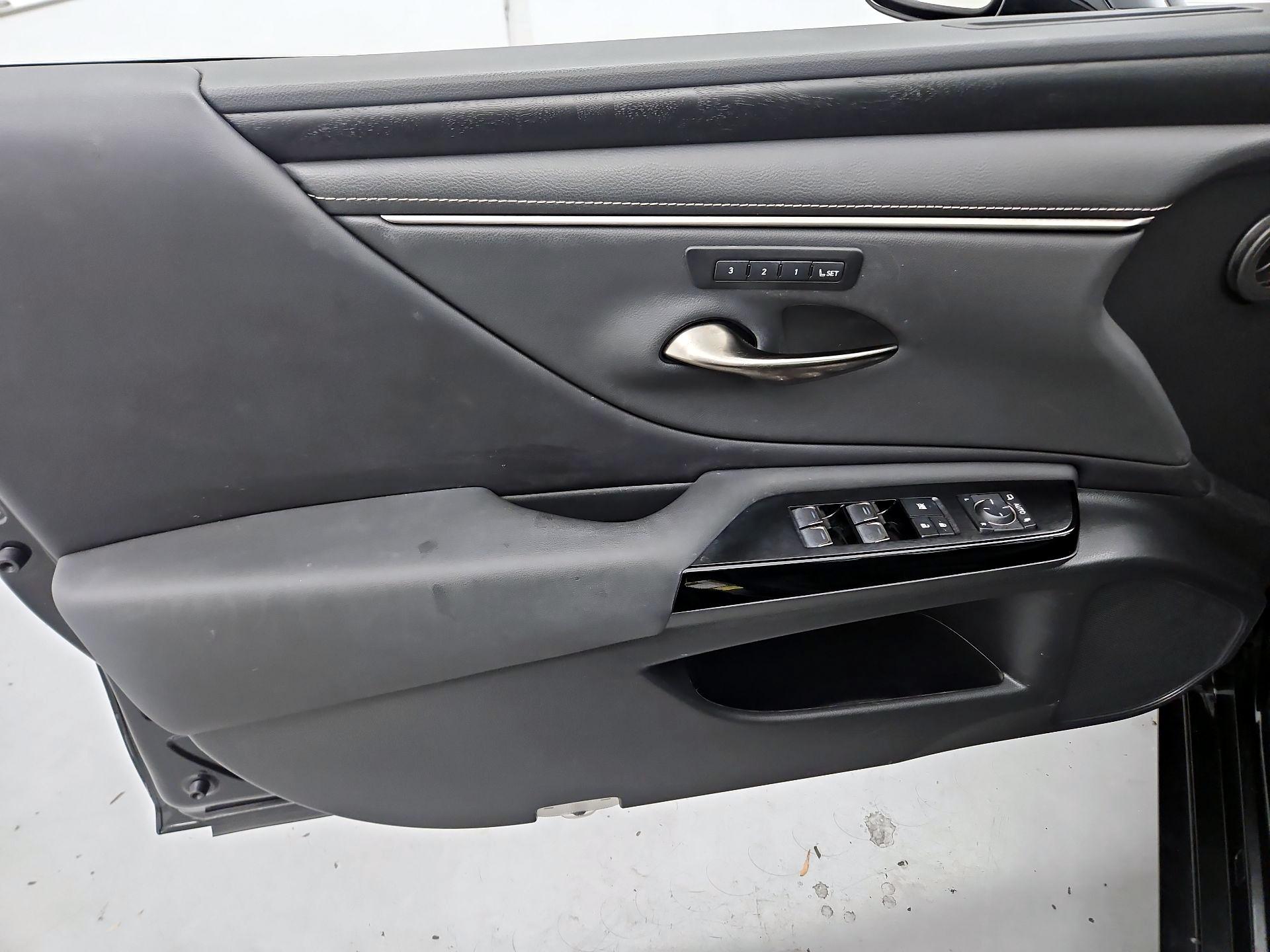 Thumbnail: 2023 Lexus ES - 12