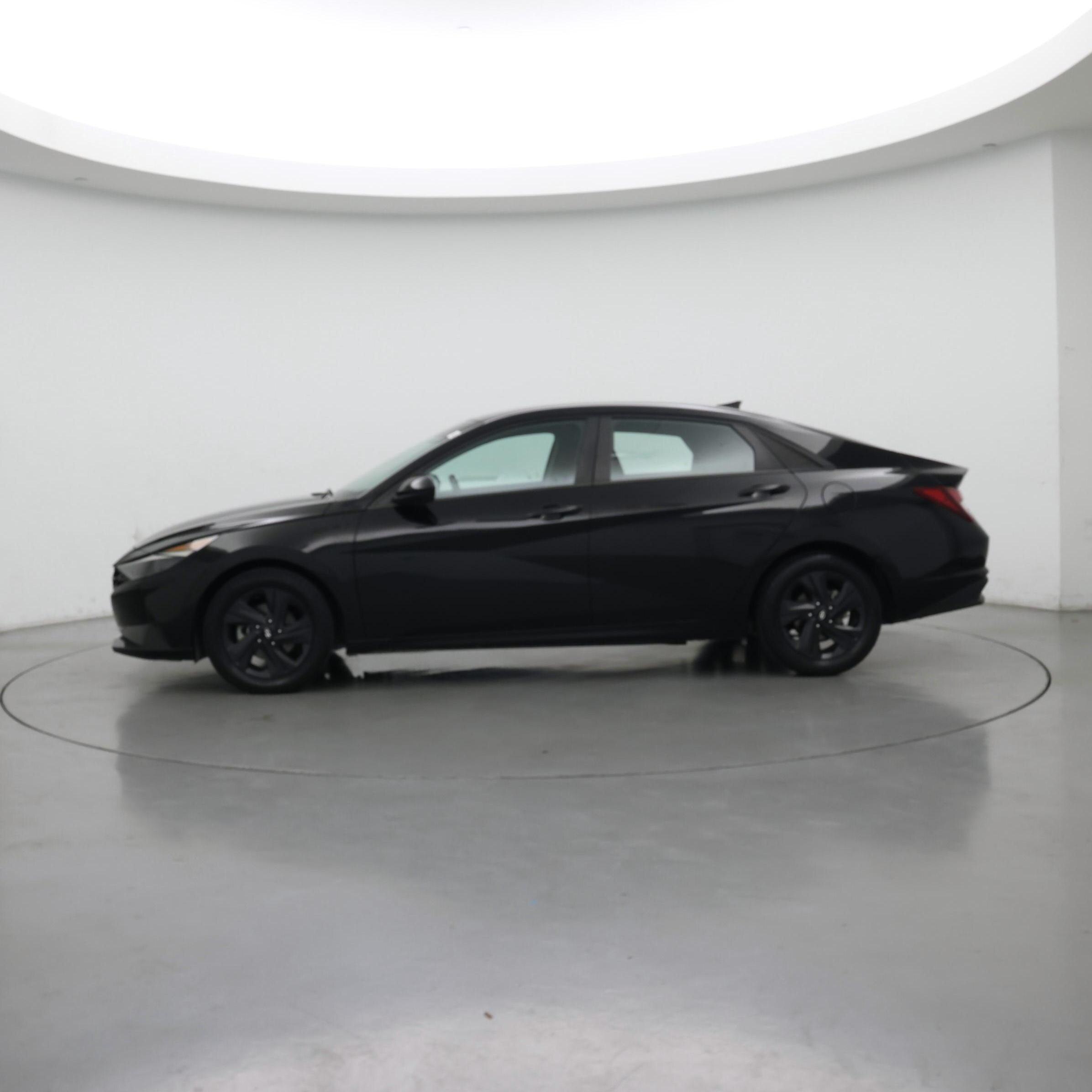 Thumbnail: 2022 Hyundai Elantra - 3