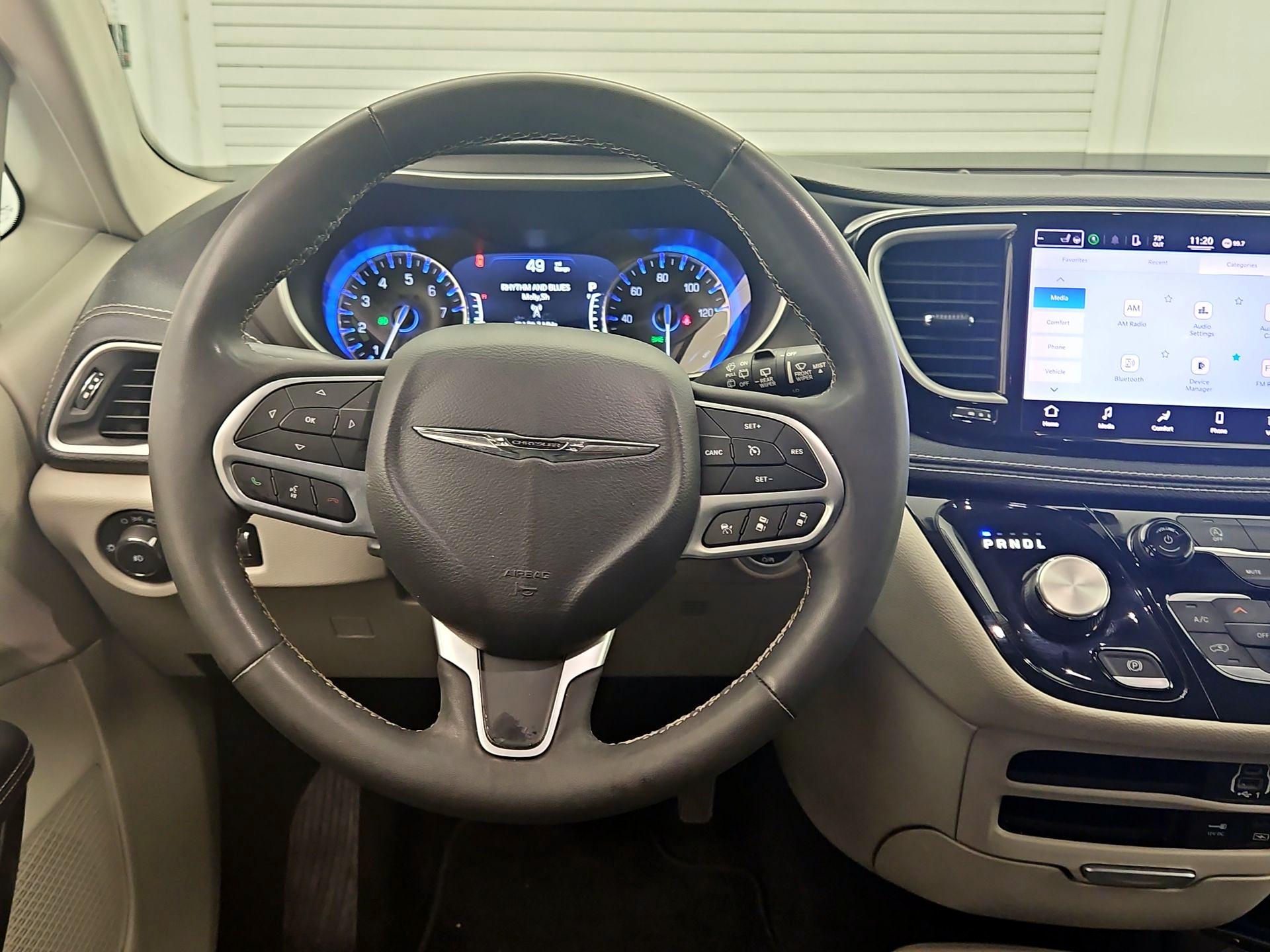 Thumbnail: 2022 Chrysler Pacifica - 10