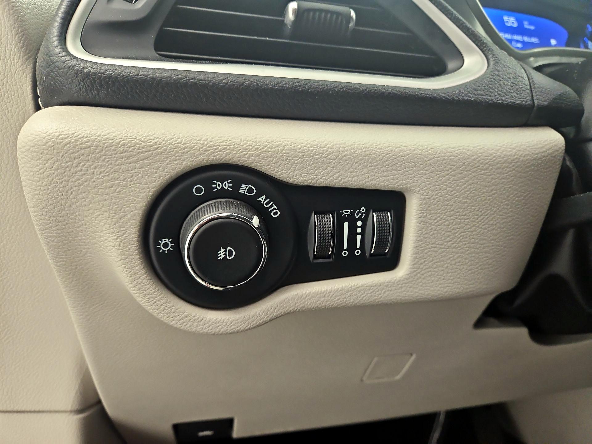 Thumbnail: 2022 Chrysler Pacifica - 13