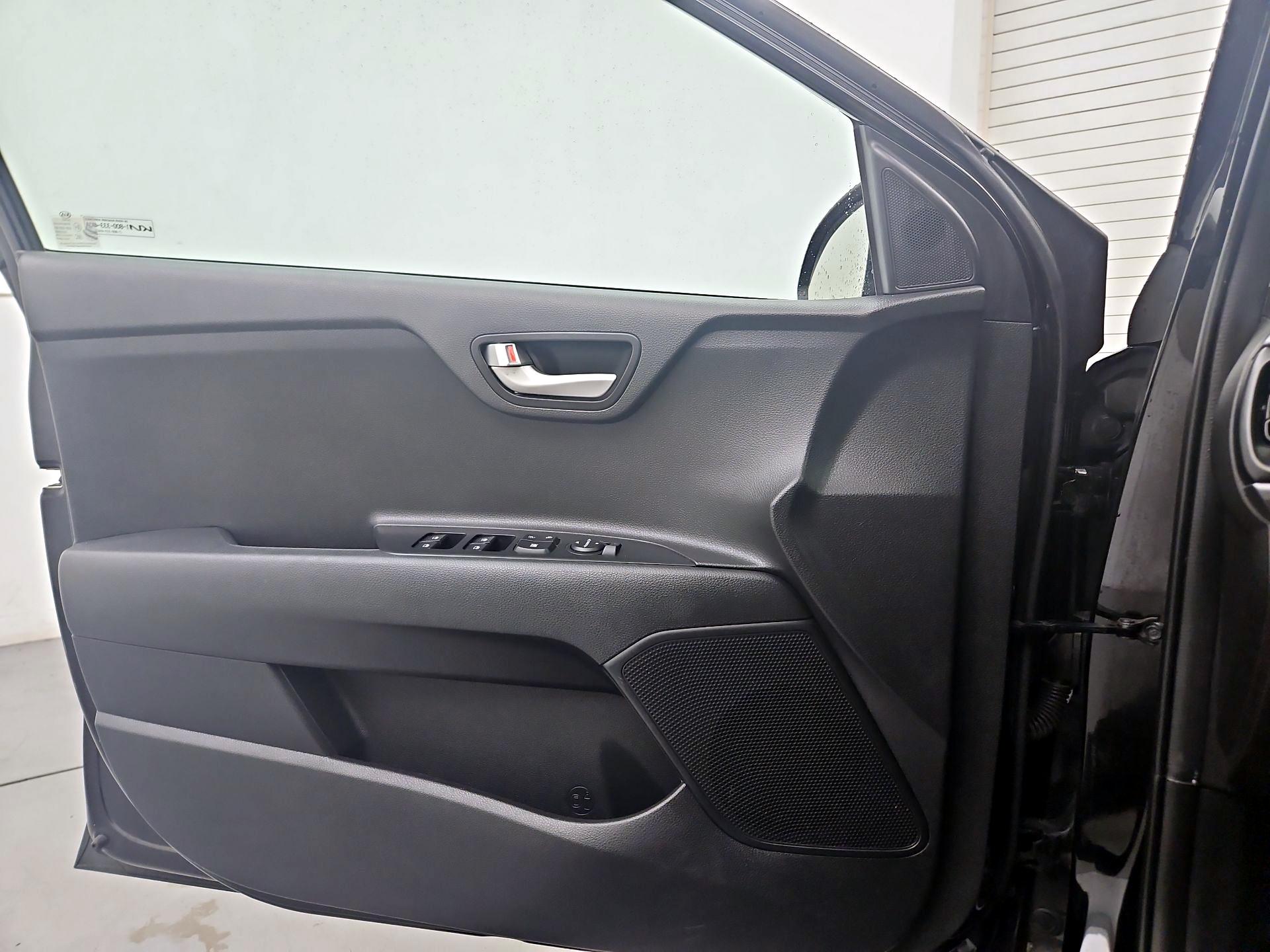Thumbnail: 2022 Kia Rio - 12